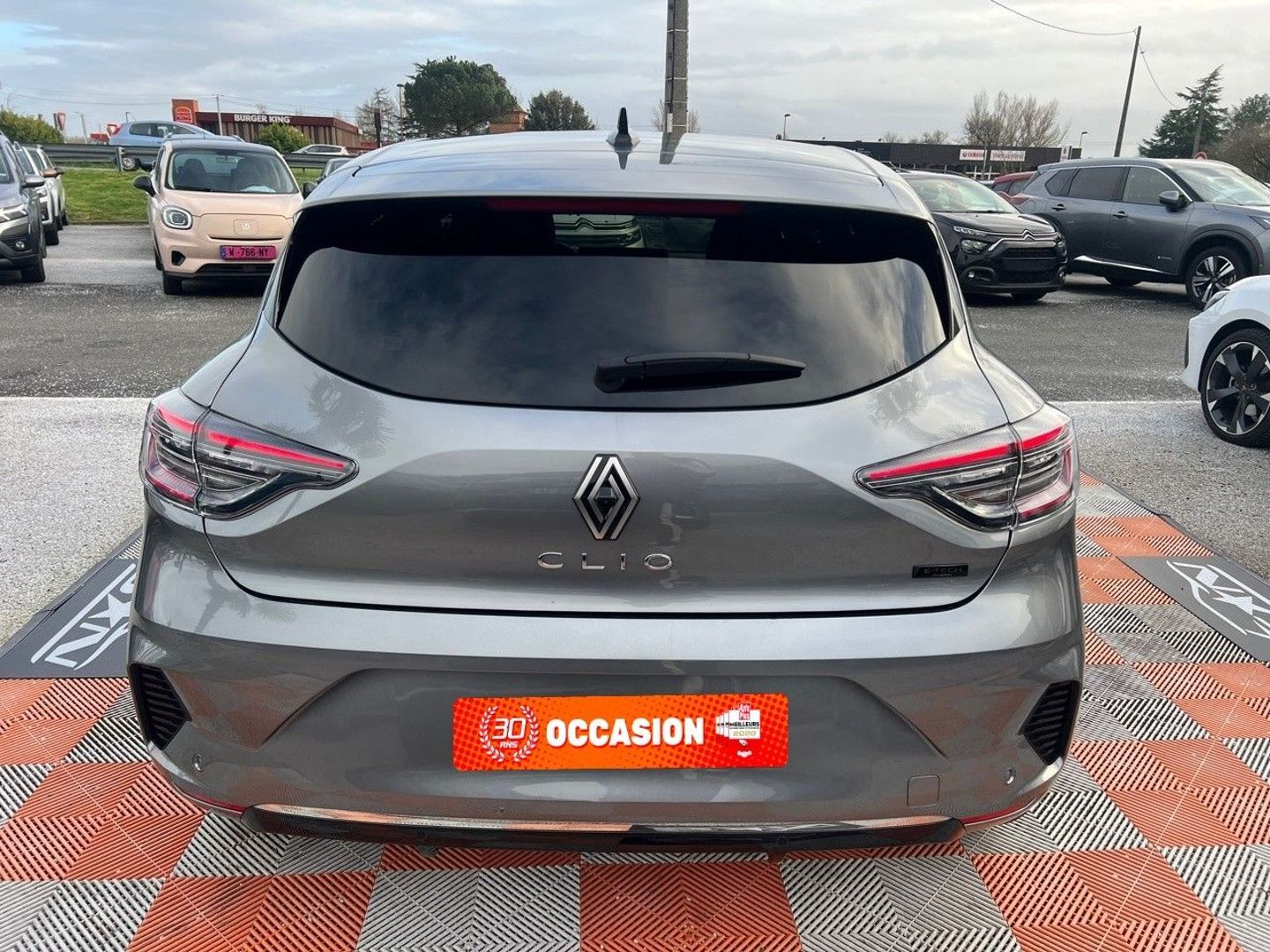 RENAULT CLIO - V E-TECH 145 TECHNO GPS 9.3" Caméra 360° Hifi BOSE