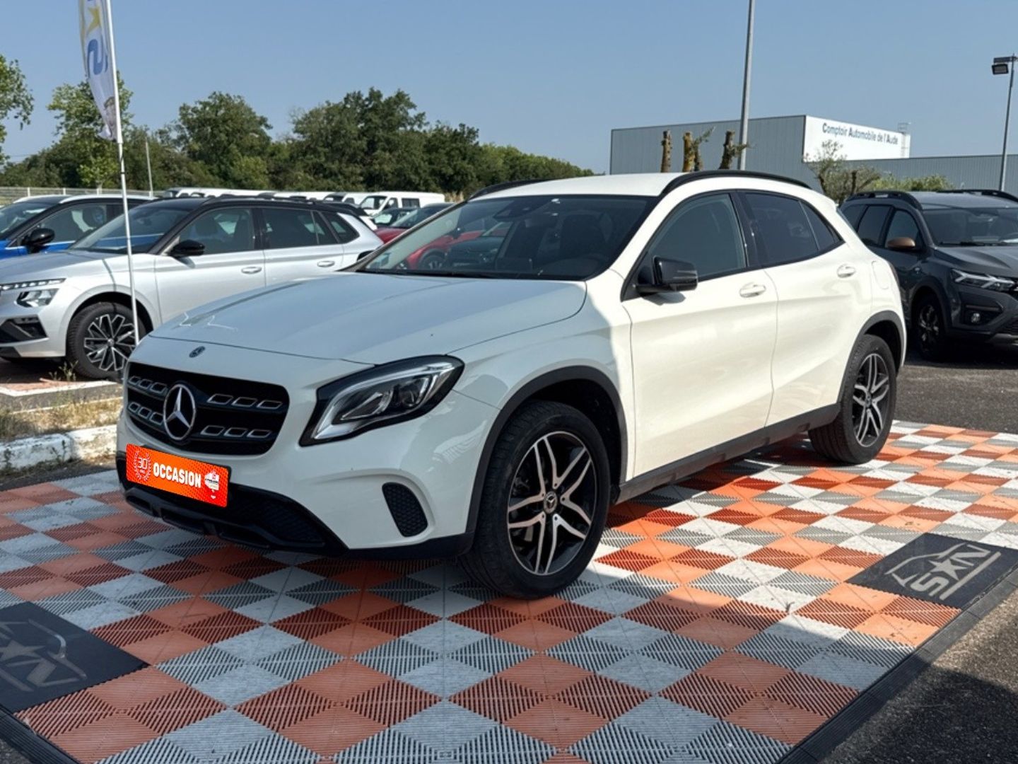 MERCEDES-BENZ GLA 180D 7-g DCT SENSATION Pack Sport Black Hayon