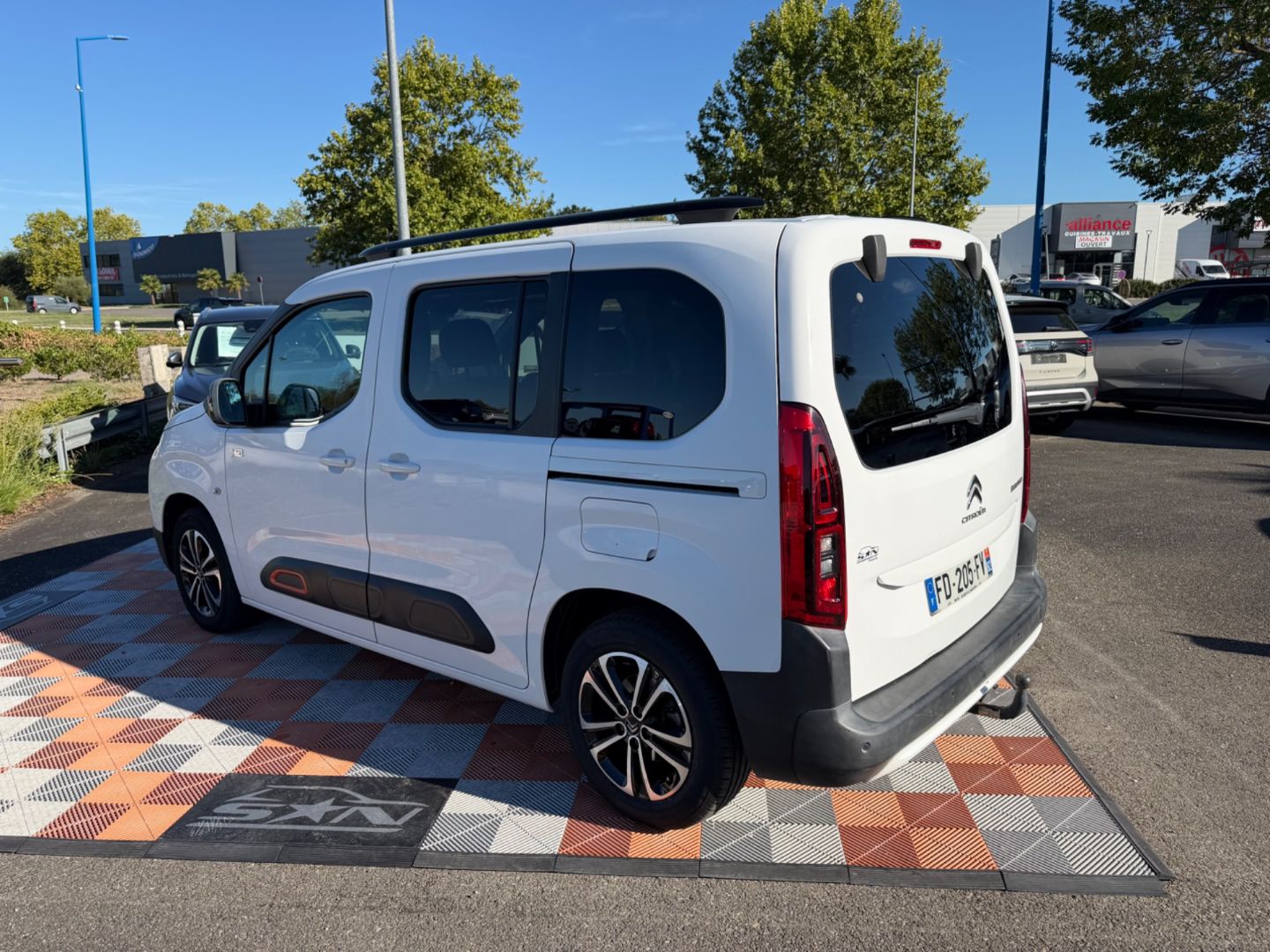 CITROEN BERLINGO - PureTech 110 SHINE XTR GPS Toit Modutop Attelage
