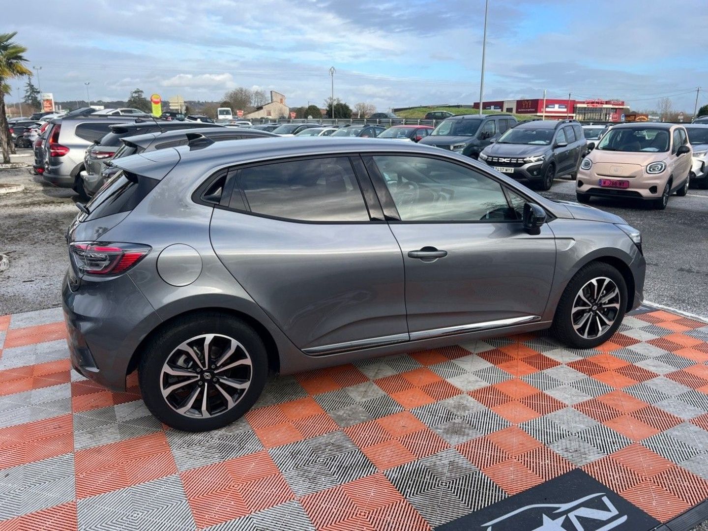 RENAULT CLIO - V E-TECH 145 TECHNO GPS 9.3" Caméra 360° Hifi BOSE