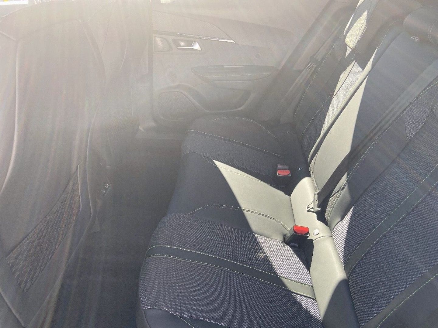 PEUGEOT 2008 - II (2) 1.2 Hybrid 145 GT e-DCS6 GPS Caméra 360° Pack Hiver