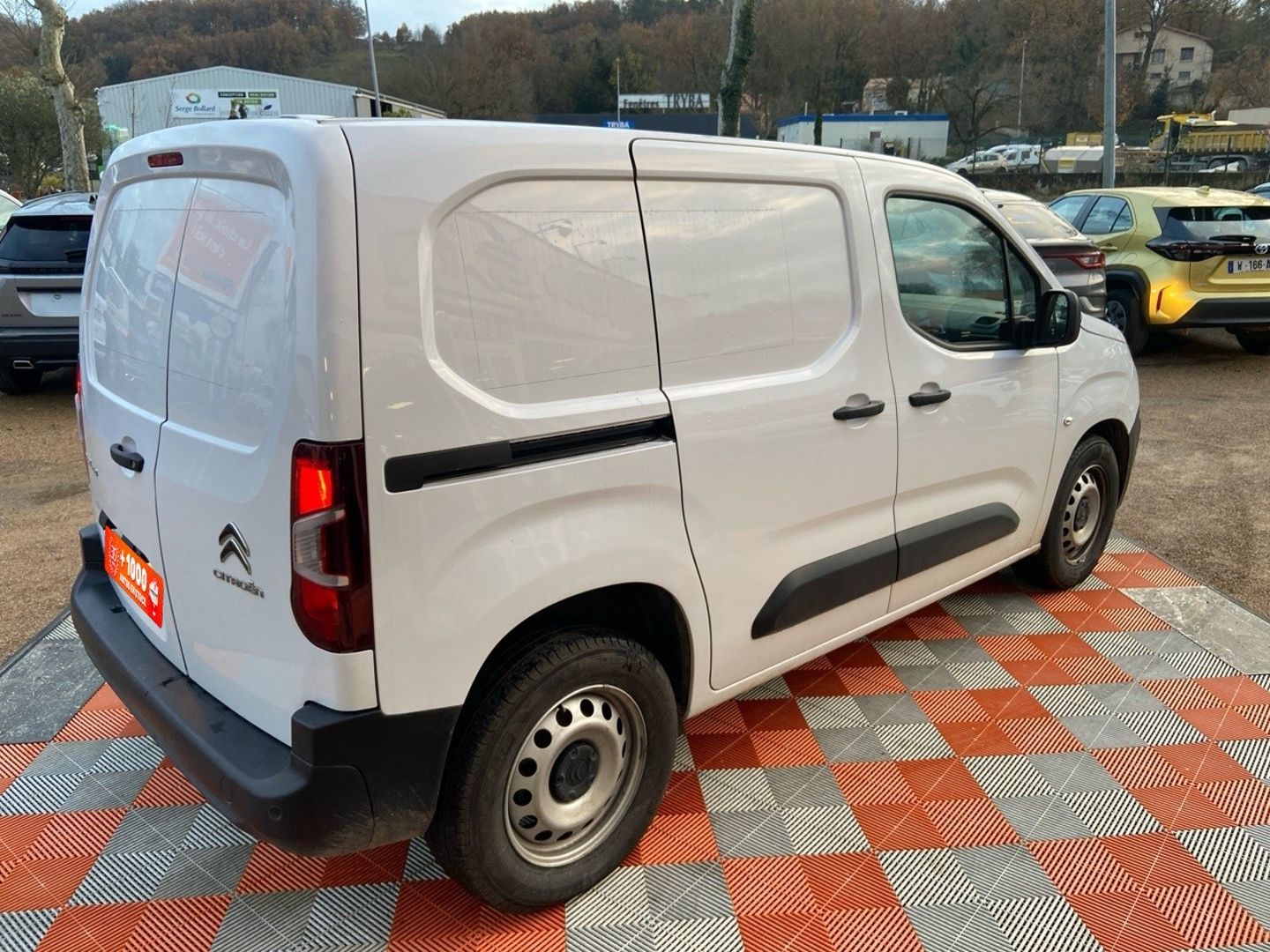 CITROEN BERLINGO FOURGON - M BlueHDi 100 CLUB 950 kg GPS Caméra Grip Pte Lat. Kit Bois 3 PL