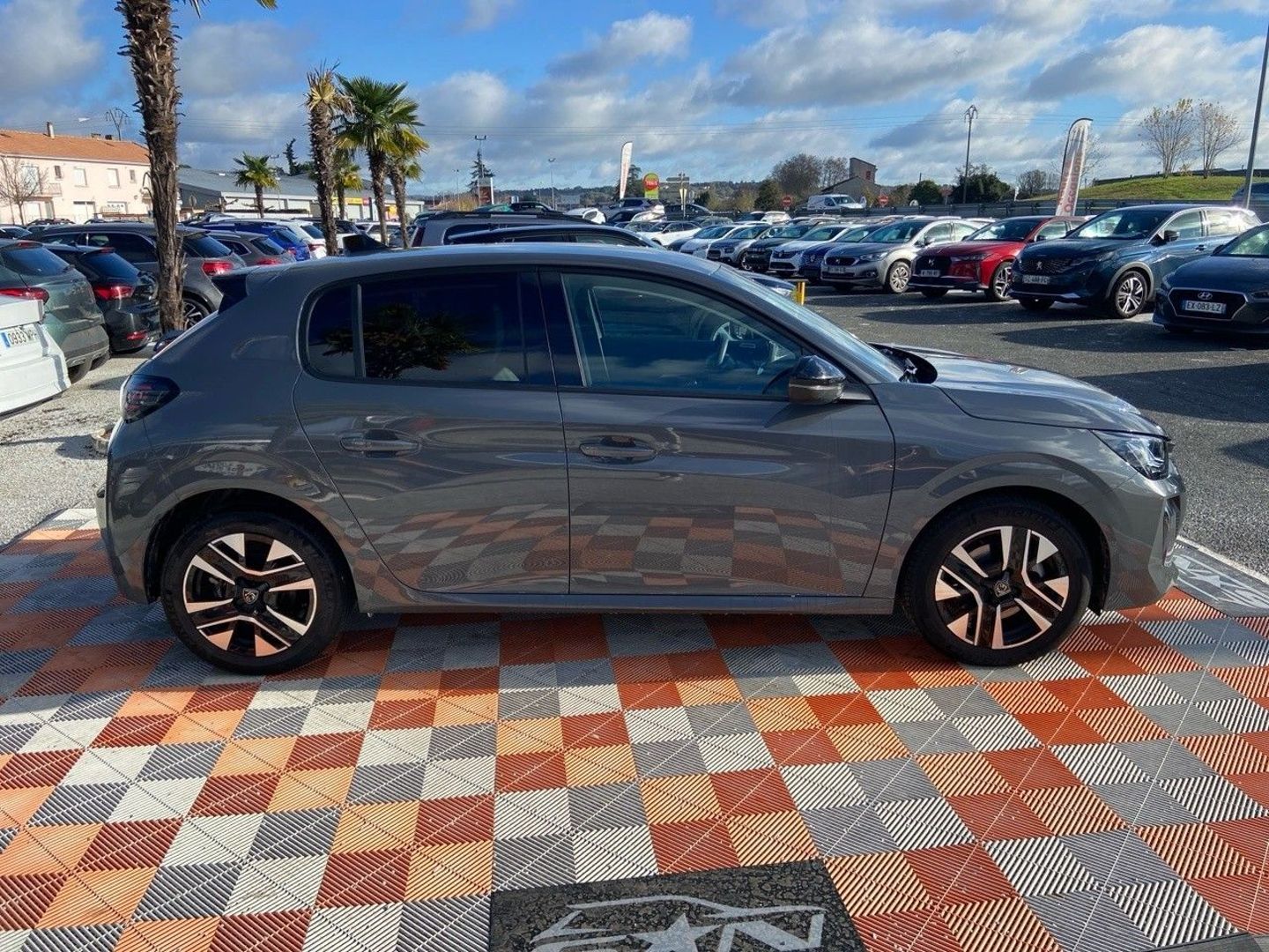 PEUGEOT 208 - 100 BV6 ALLURE Radars AV-AR Ecran 10"