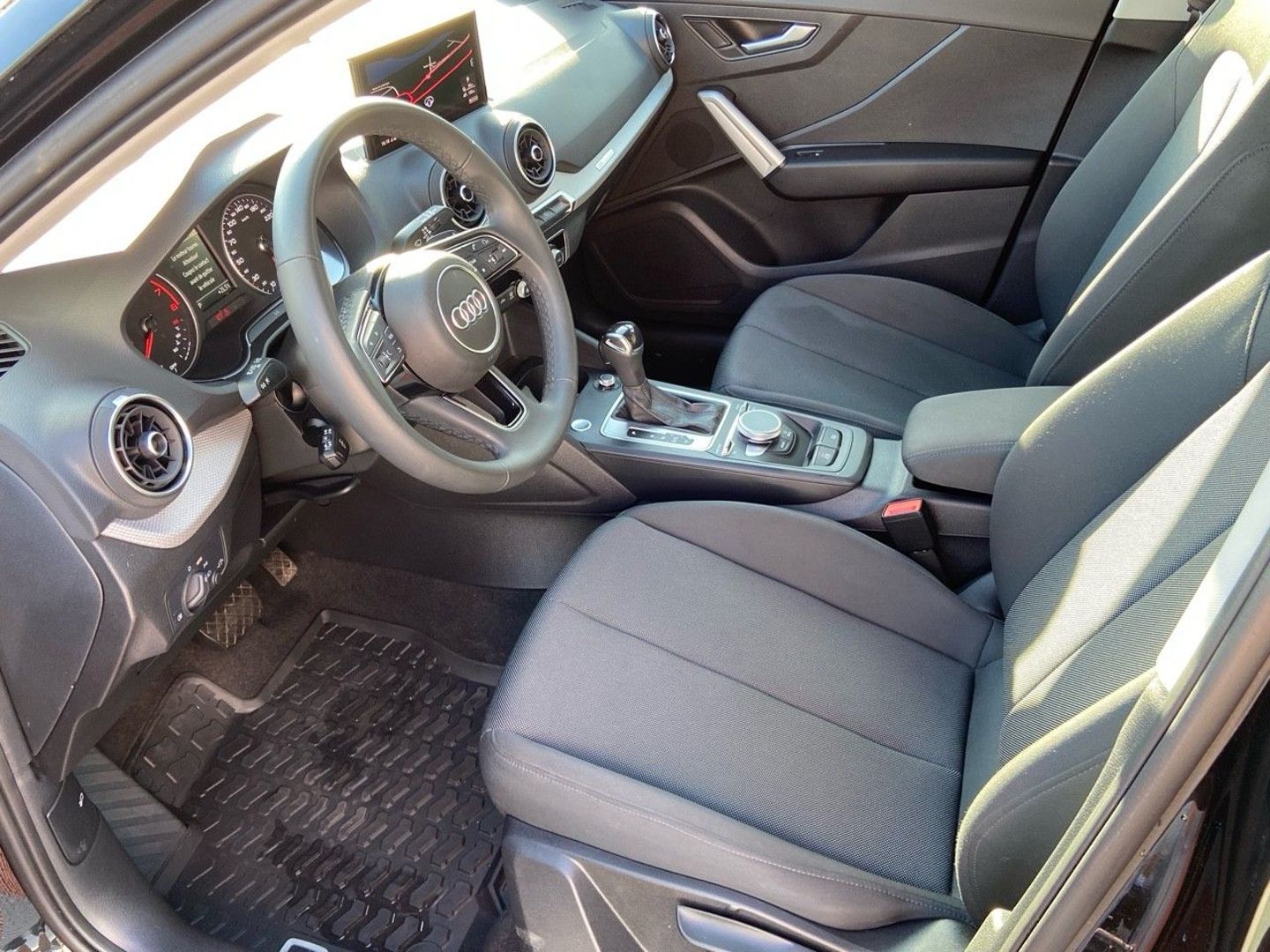 AUDI Q2 - 35 TFSI 150 S-TRONIC S-LINE Ext GPS Caméra Hayon Keyless