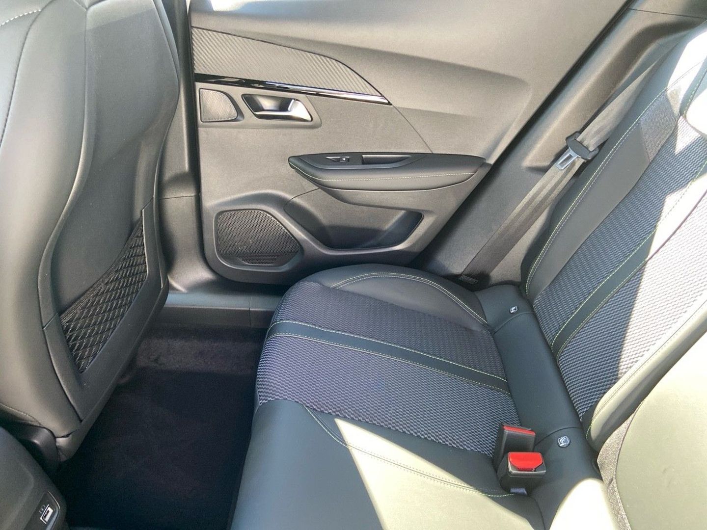 PEUGEOT 2008 - II (2) 1.2 Hybrid 145 GT e-DCS6 GPS Caméra 360° Pack Hiver