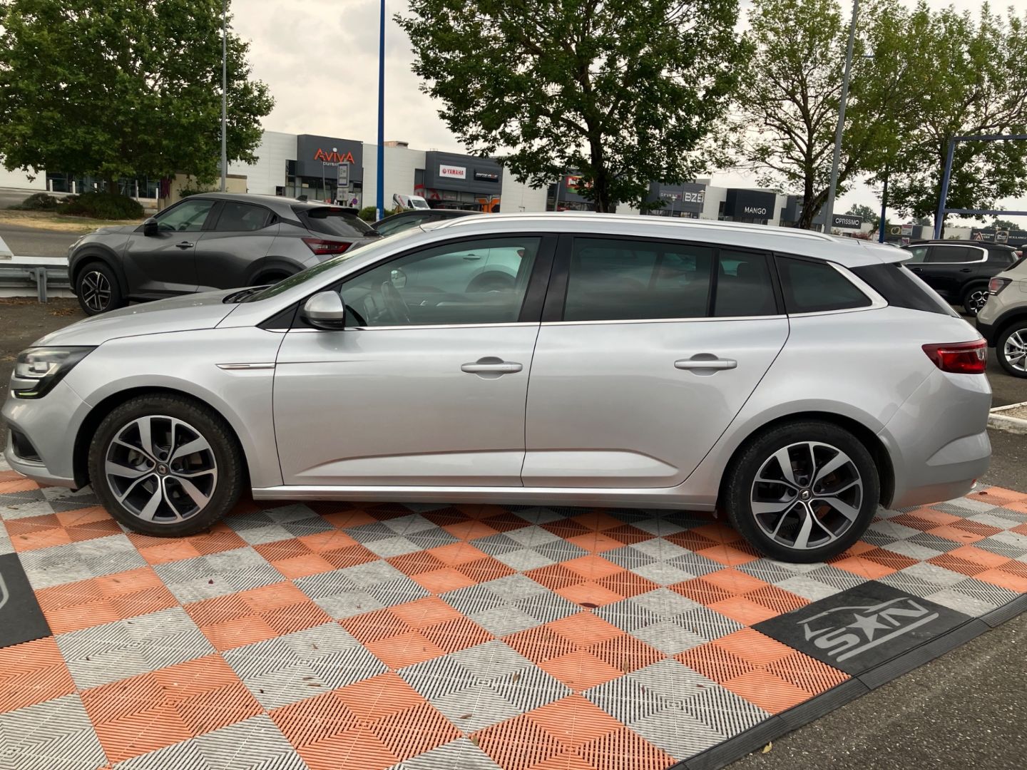 RENAULT MEGANE ESTATE - 1.6 DCI 130 BV6 INTENS GPS Caméra Tête Haute JA 17"