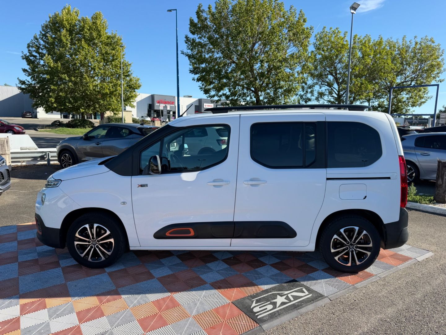 CITROEN BERLINGO - PureTech 110 SHINE XTR GPS Toit Modutop Attelage