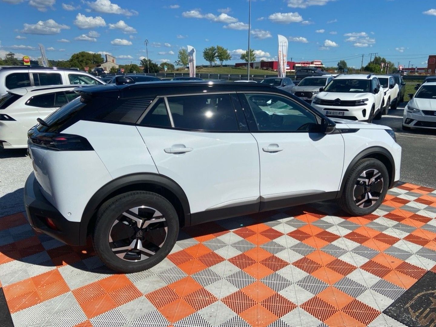 PEUGEOT 2008 - II (2) 1.2 Hybrid 145 GT e-DCS6 GPS Caméra 360° Pack Hiver