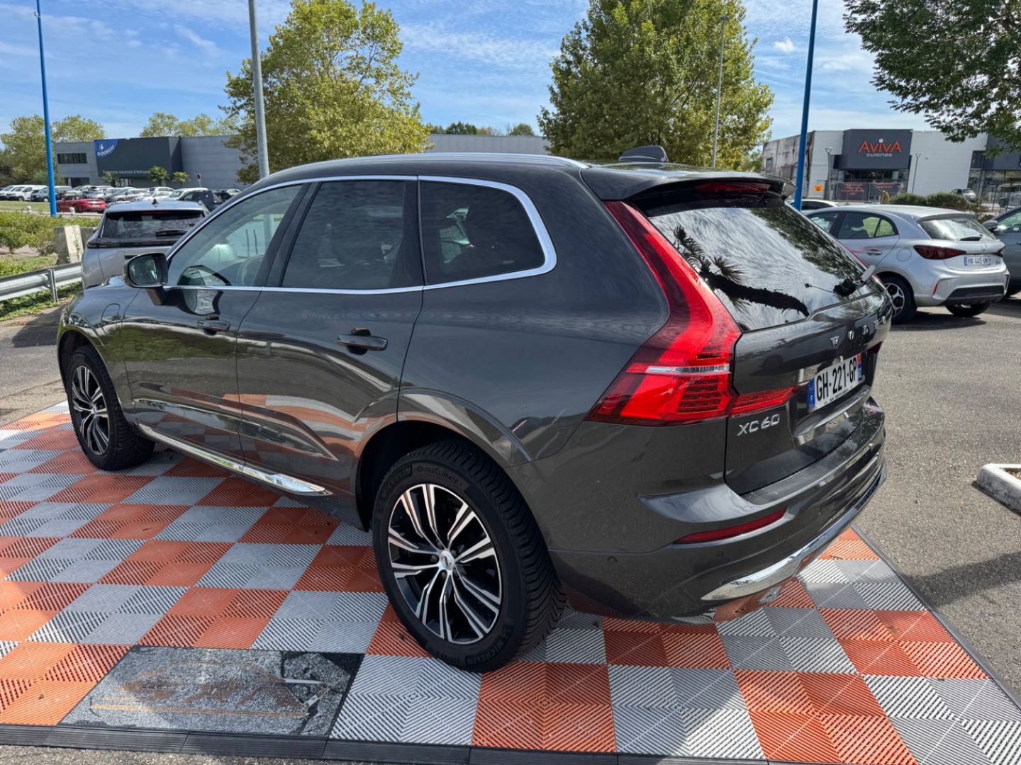 VOLVO XC 60 - 2.0 T6 340 AWD INSCRIPTION LUXE CUIR TOIT Suspension Caméra 1°Main