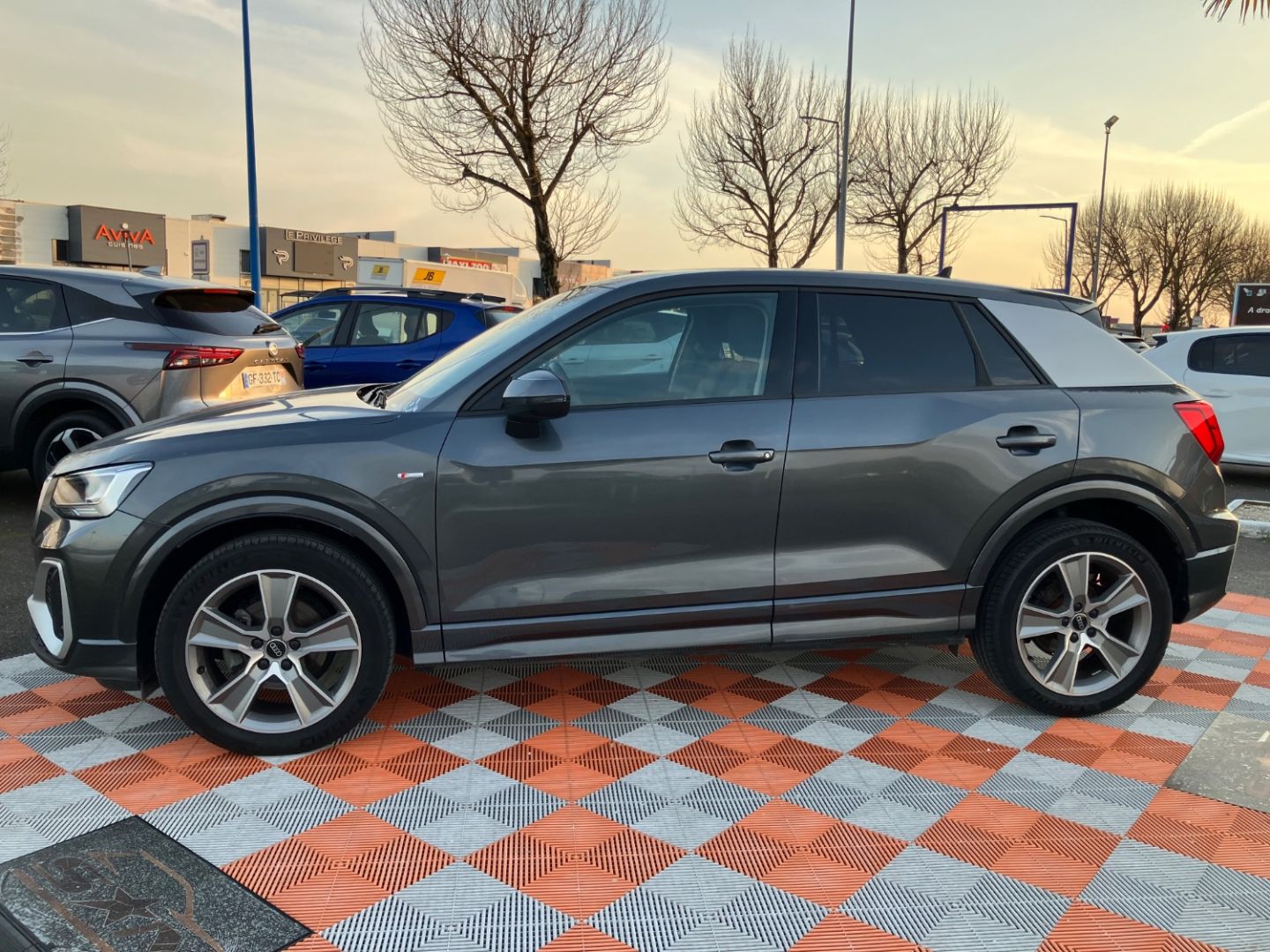 AUDI Q2 - 30 TDI 116 S LINE Ext GPS Caméra Hayon Keyless JA 18"