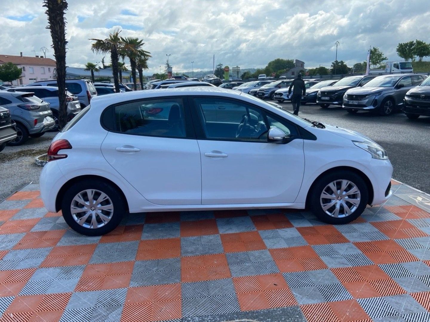 PEUGEOT 208 - PureTech 82 ACTIVE Business GPS Radar Anti-Brouillards