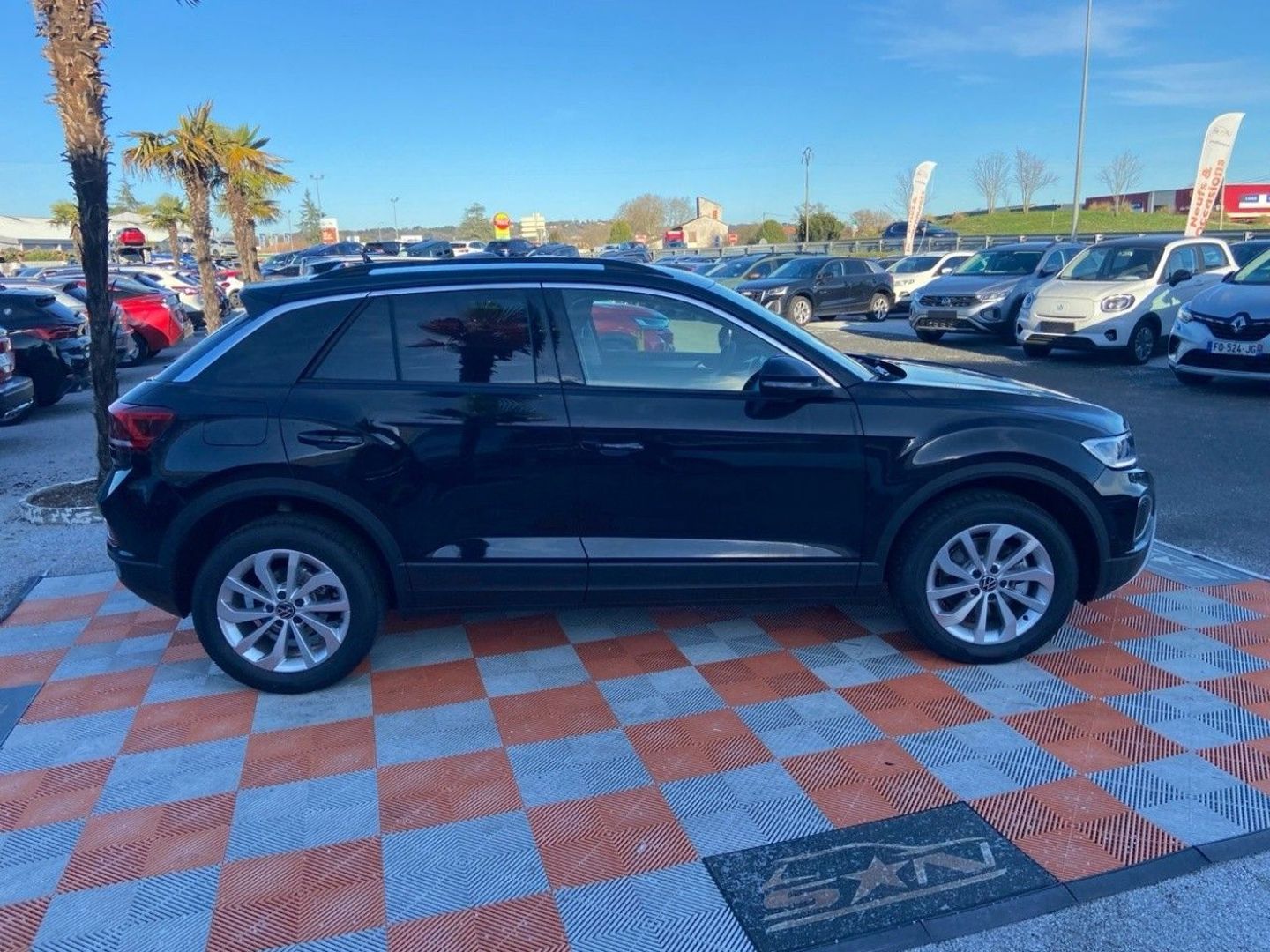 VOLKSWAGEN T-ROC - 2.0 TDI 150 DSG7 VW EDITION Export JA 17" Caméra