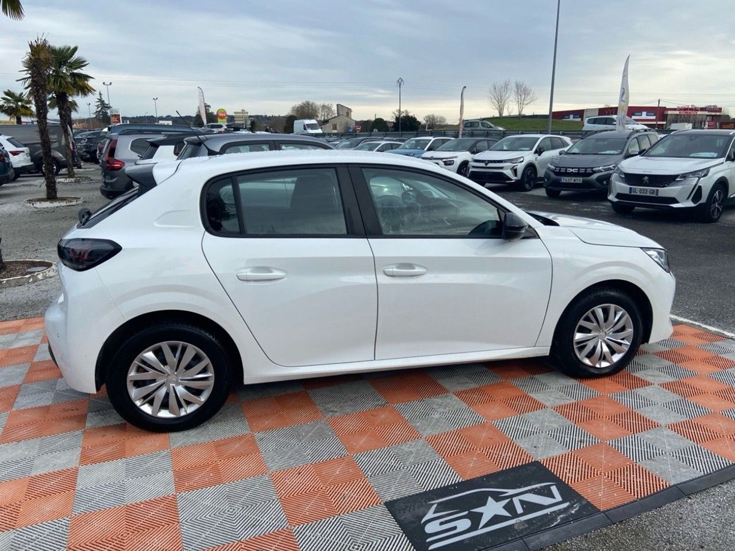 PEUGEOT 208 AFFAIRE - BlueHDi 100 BV6 PREMIUM PACK GPS 11650 HT 1°Main
