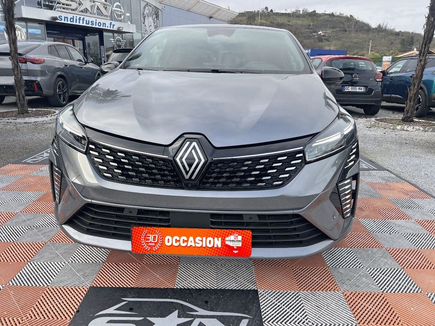 RENAULT CLIO - V E-TECH 145 TECHNO GPS 9.3" Caméra 360° Hifi BOSE