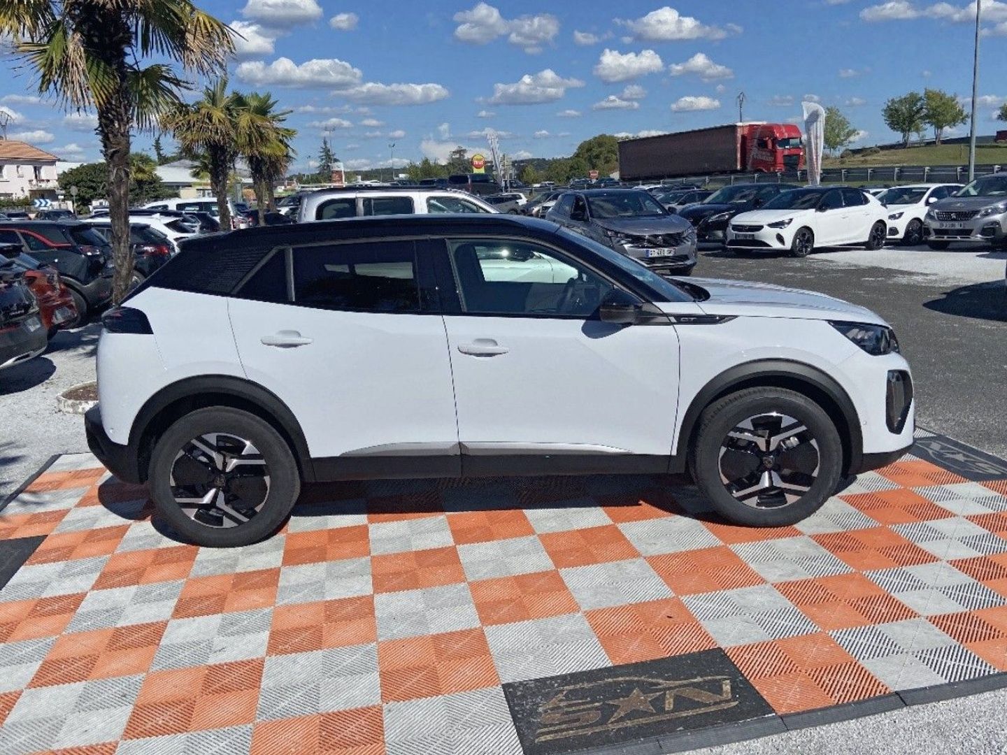 PEUGEOT 2008 - II (2) 1.2 Hybrid 145 GT e-DCS6 GPS Caméra 360° Pack Hiver