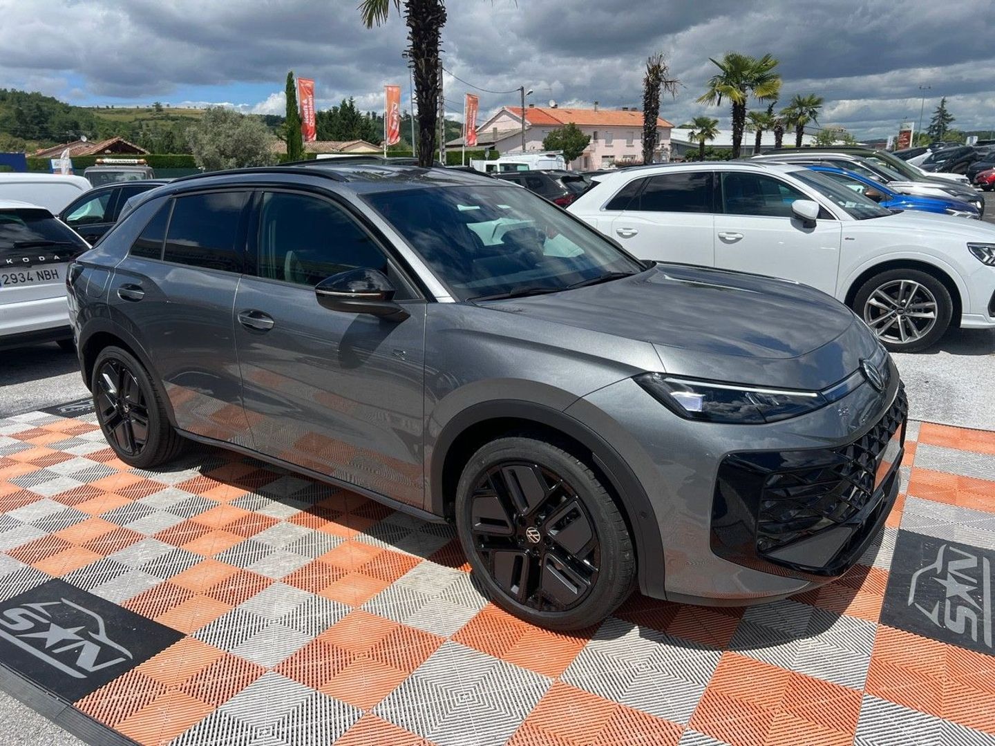 VOLKSWAGEN T-ROC - NEW 1.5 eTSI Hybrid 150 DSG7 R-LINE Pack Black JA 19" Pack Easy Open IQ Lights