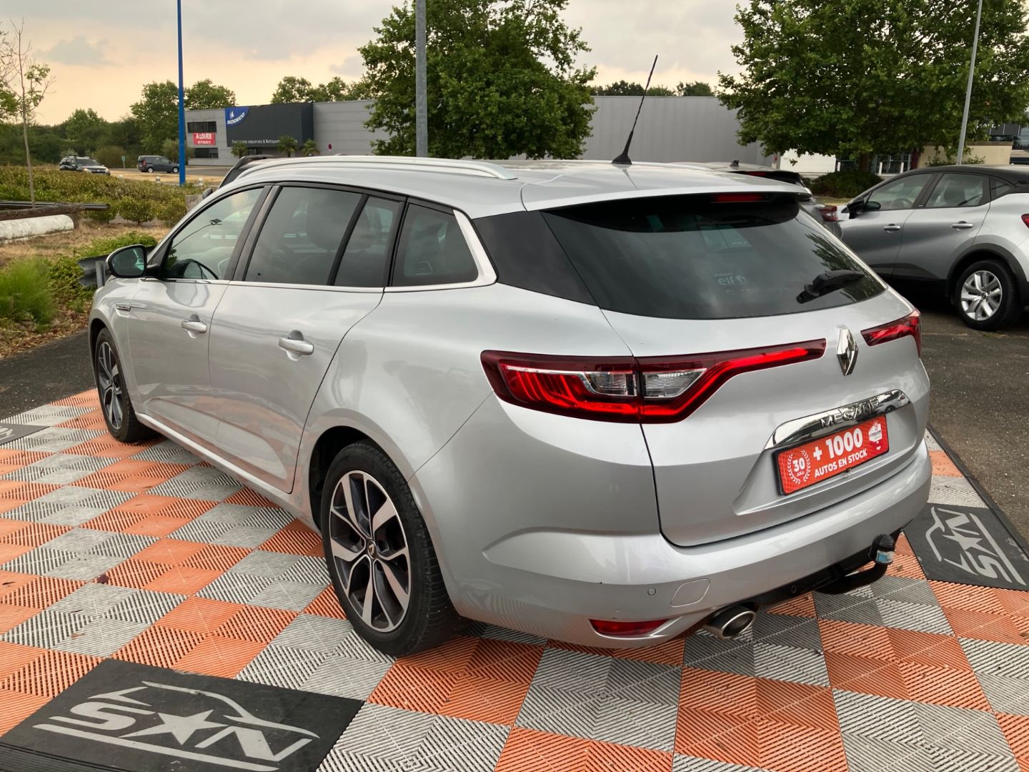 RENAULT MEGANE ESTATE - 1.6 DCI 130 BV6 INTENS GPS Caméra Tête Haute JA 17"
