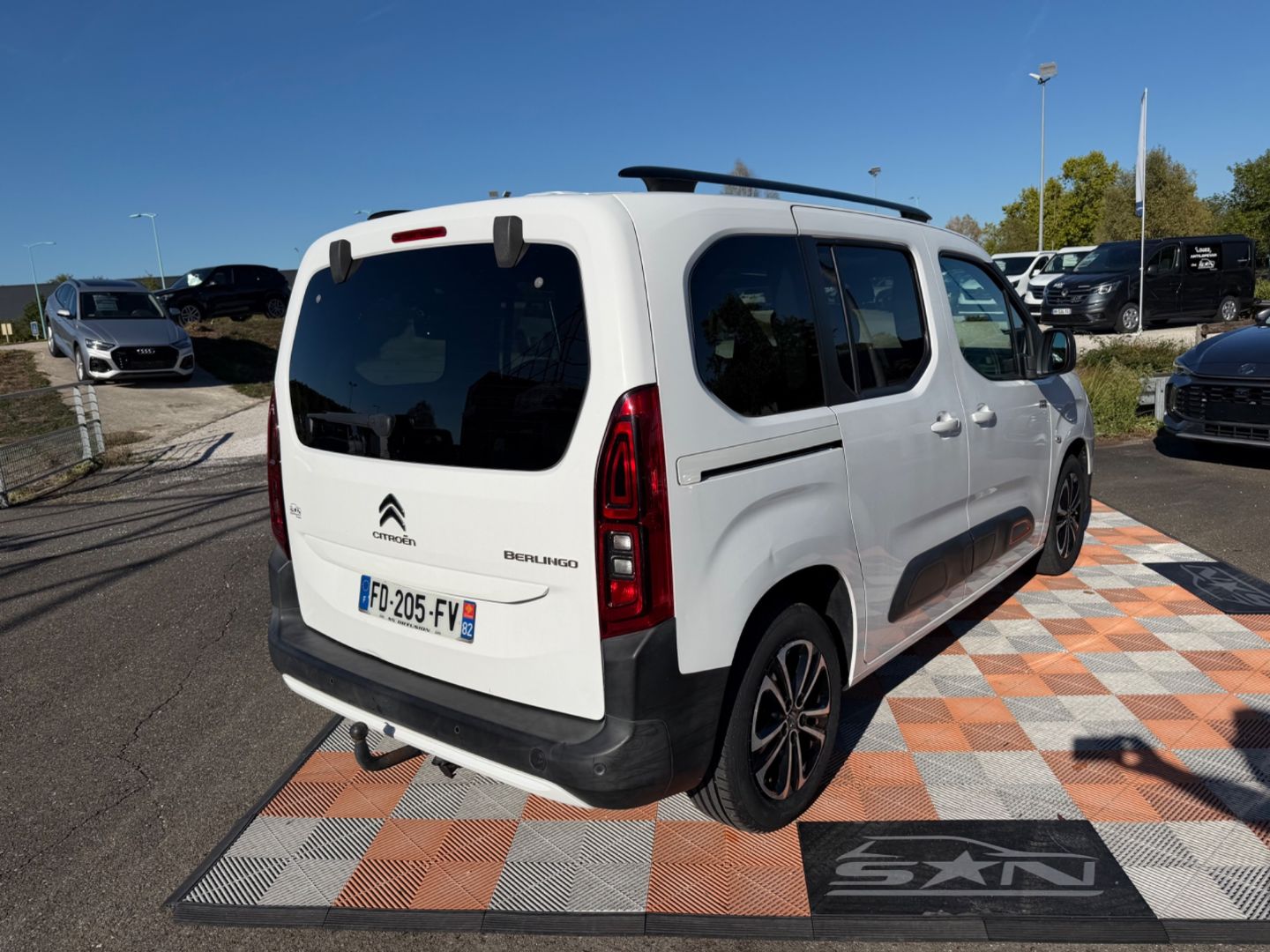 CITROEN BERLINGO - PureTech 110 SHINE XTR GPS Toit Modutop Attelage