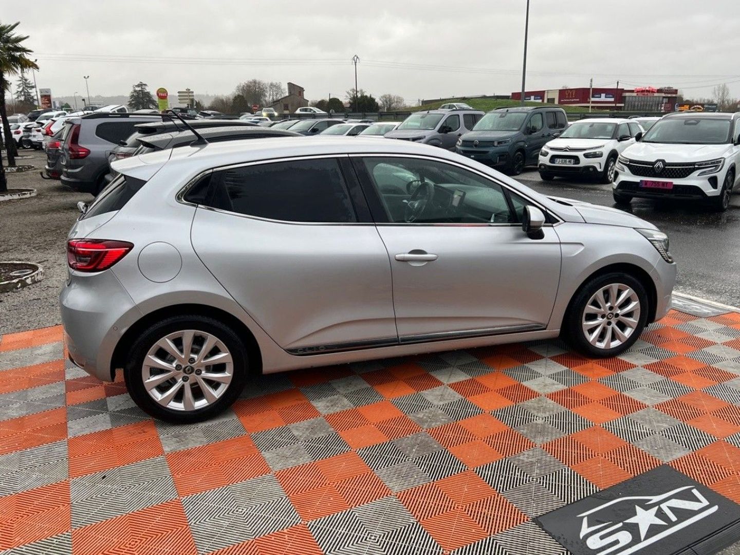 RENAULT CLIO - V BlueDCi 115 BV6 INTENS GPS Easy Link 9.3" Caméra 360°