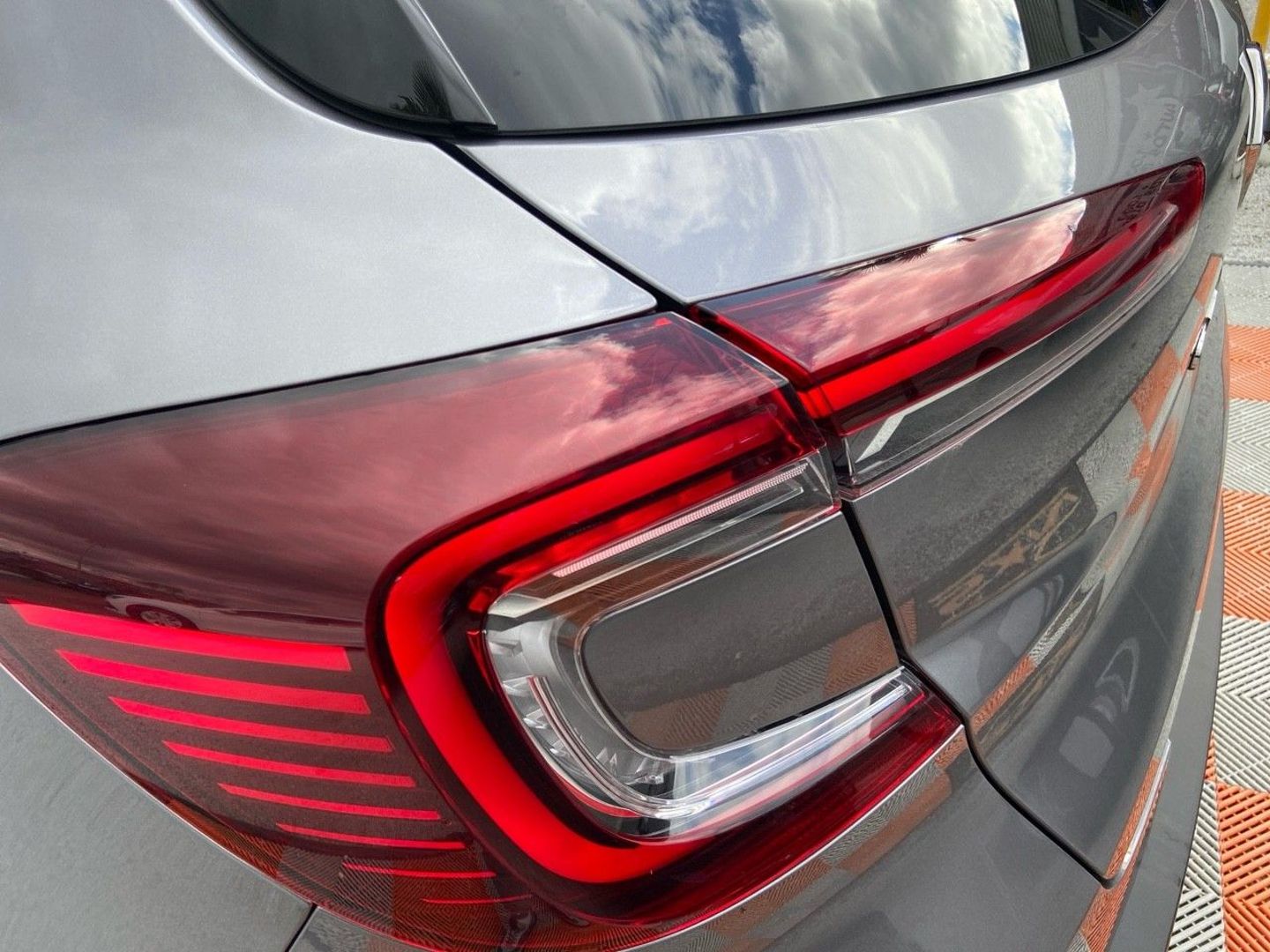 RENAULT CAPTUR - TCe 90 BV6 TECHNO GPS 9.3" Caméra 360° Barres de Toit