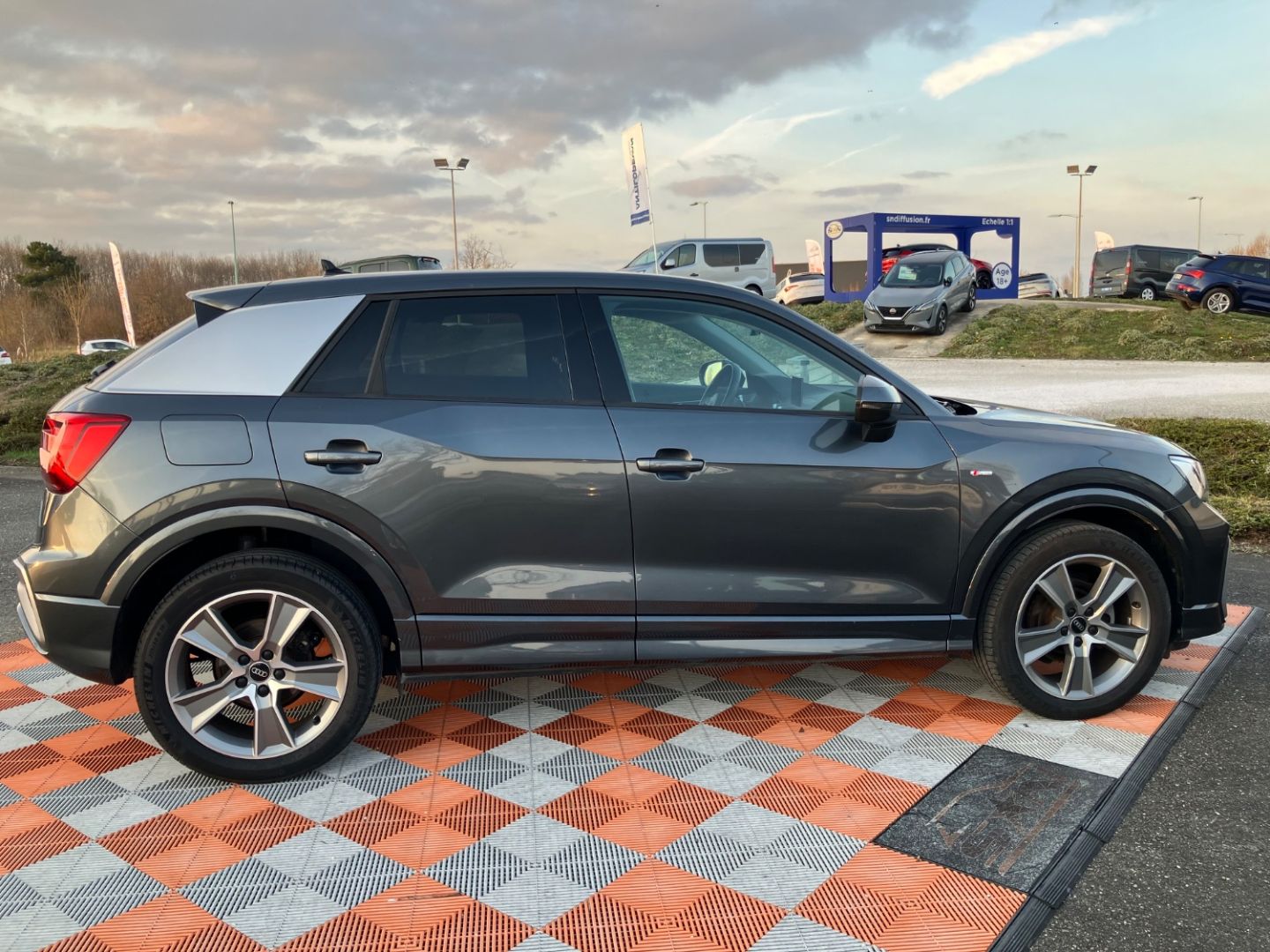 AUDI Q2 - 30 TDI 116 S LINE Ext GPS Caméra Hayon Keyless JA 18"