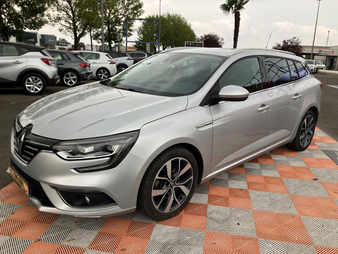 RENAULT MEGANE ESTATE - 1.6 DCI 130 BV6 INTENS GPS Caméra Tête Haute JA 17"