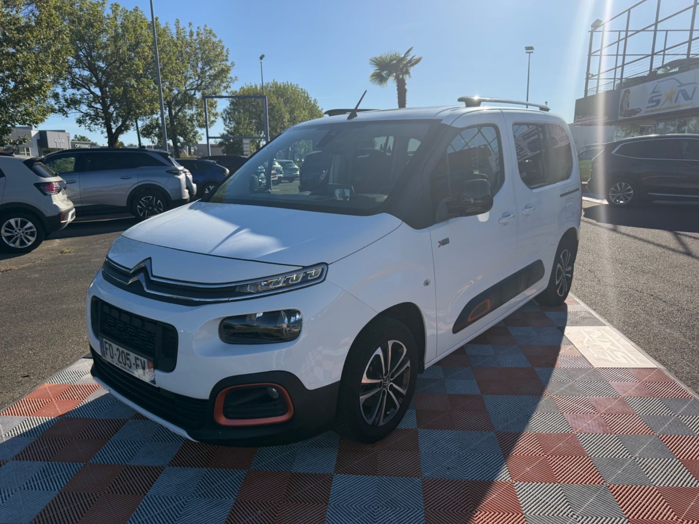 CITROEN BERLINGO - PureTech 110 SHINE XTR GPS Toit Modutop Attelage