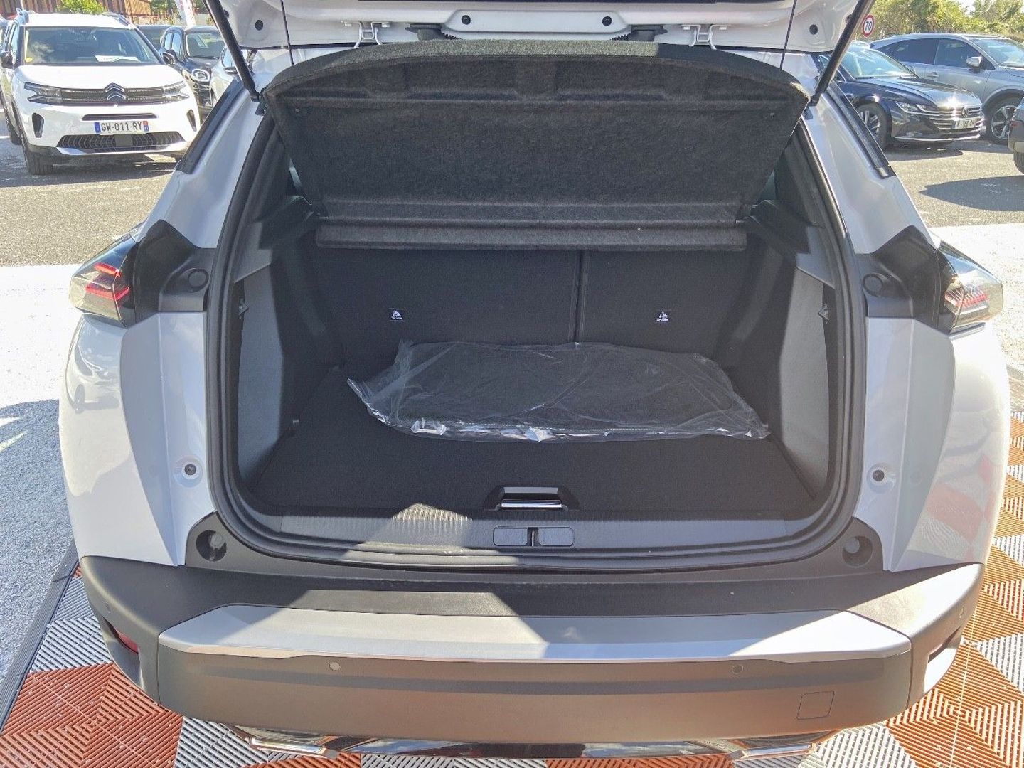 PEUGEOT 2008 - II (2) 1.2 Hybrid 145 GT e-DCS6 GPS Caméra 360° Pack Hiver