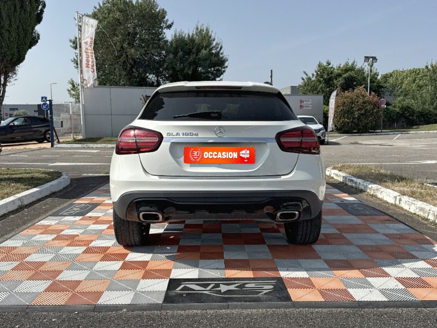 MERCEDES-BENZ GLA - 180D 7-g DCT SENSATION Pack Sport Black Hayon
