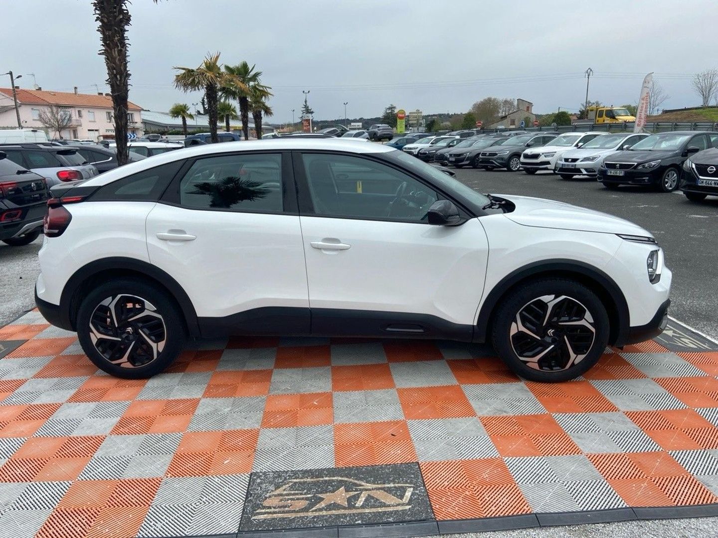 CITROEN C4 - BlueHDi 130 EAT8 FEEL PACK GPS Caméra JA 18"