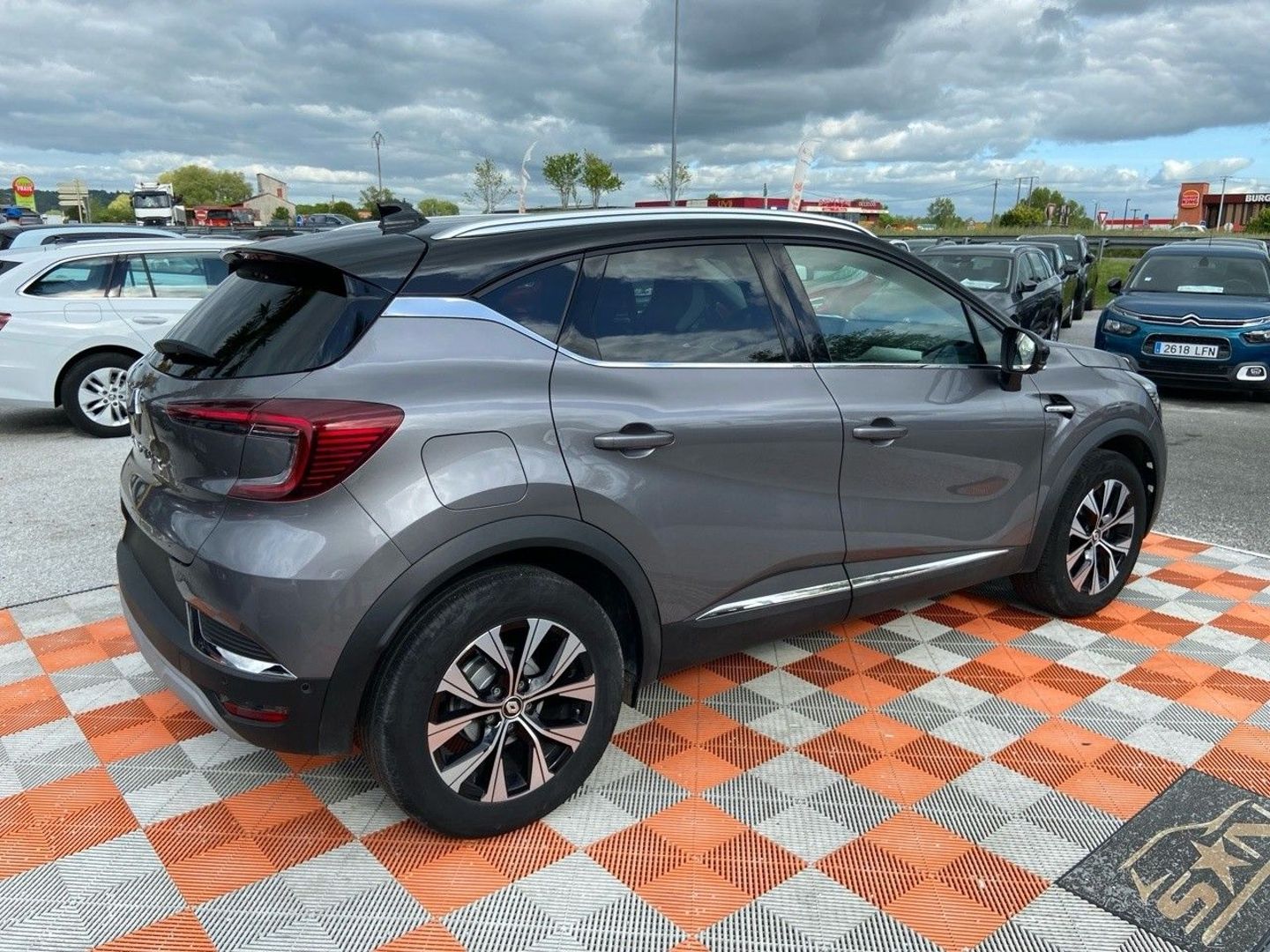 RENAULT CAPTUR - TCe 90 BV6 TECHNO GPS 9.3" Caméra 360° Barres de Toit