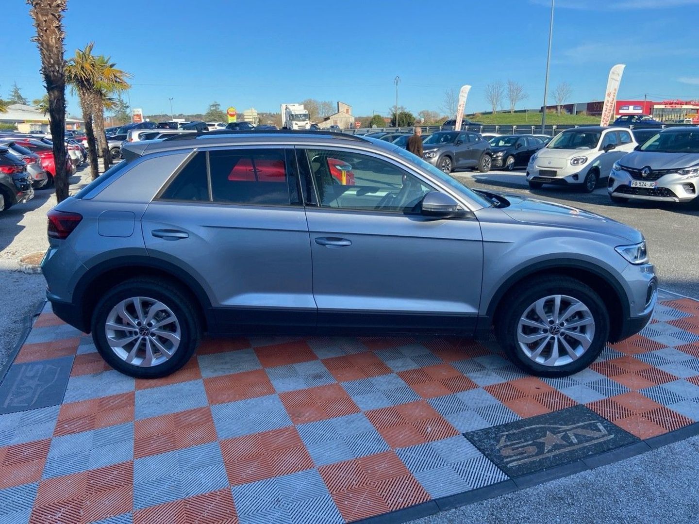 VOLKSWAGEN T-ROC - 2.0 TDI 150 DSG7 VW EDITION Export JA 17" Caméra