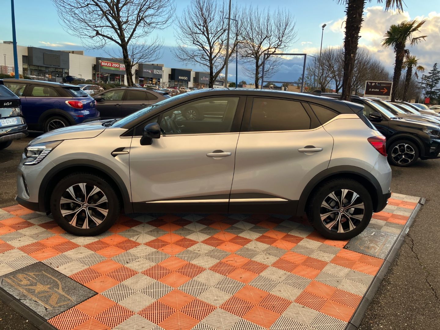 RENAULT CAPTUR - TCe 90 BV6 TECHNO GPS 9.3" Caméra
