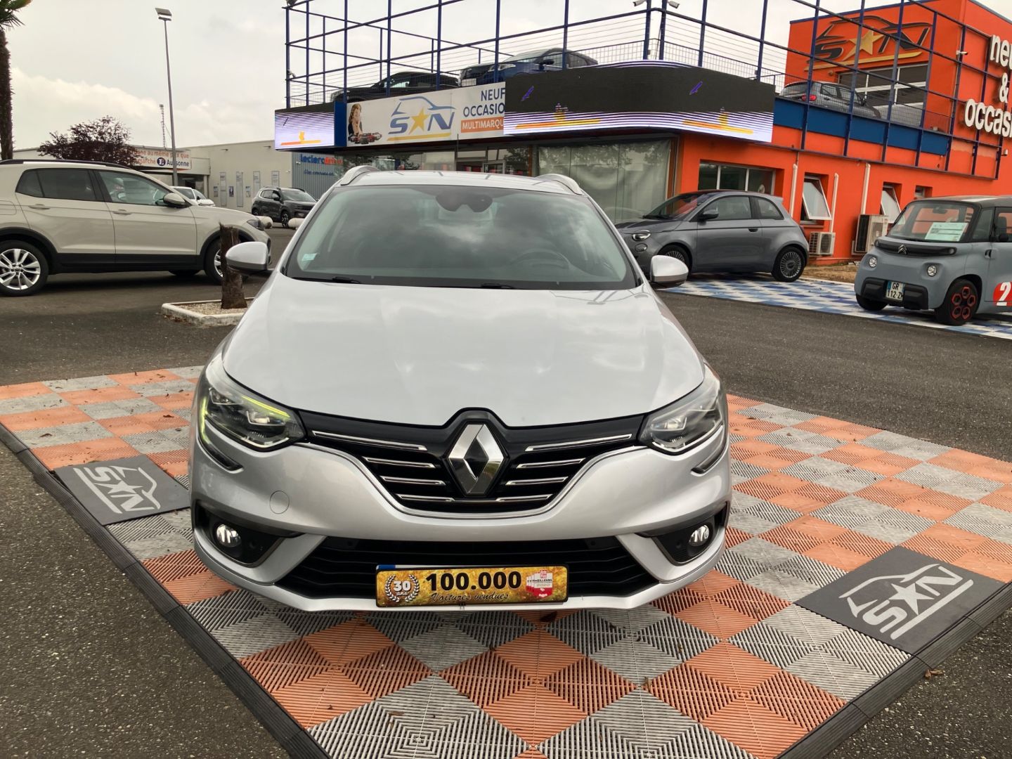 RENAULT MEGANE ESTATE - 1.6 DCI 130 BV6 INTENS GPS Caméra Tête Haute JA 17"