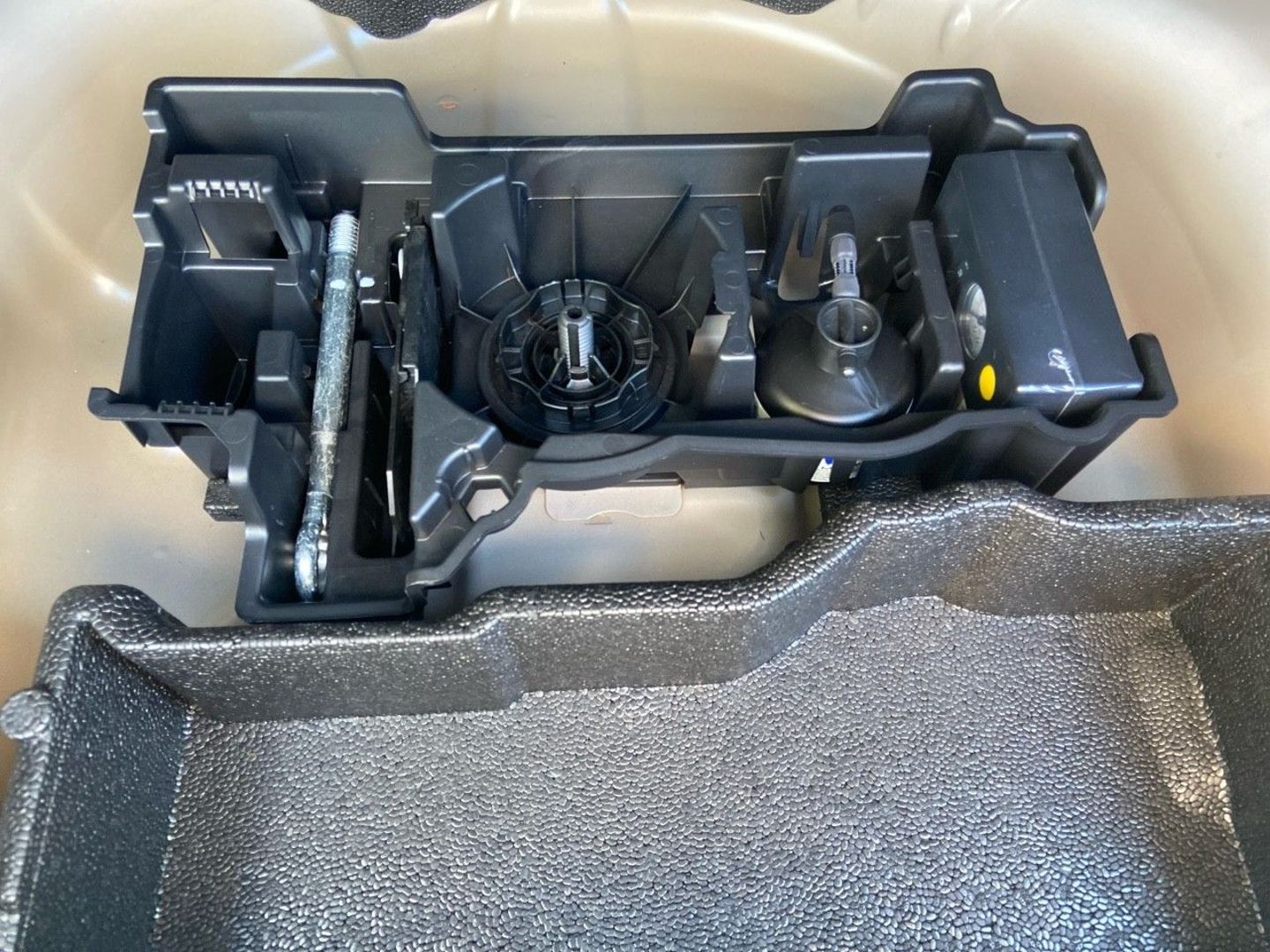 PEUGEOT 2008 - II (2) 1.2 Hybrid 145 GT e-DCS6 GPS Caméra 360° Pack Hiver