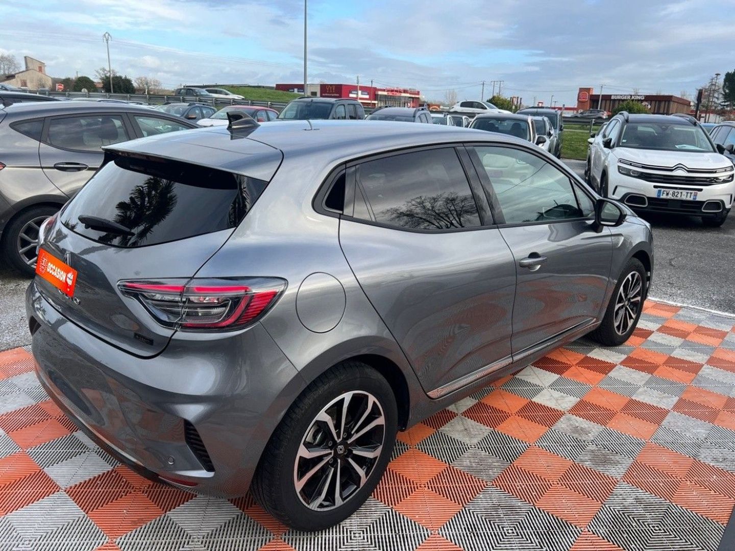 RENAULT CLIO - V E-TECH 145 TECHNO GPS 9.3" Caméra 360° Hifi BOSE