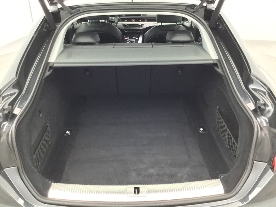 Radio Audi A5 Sportback (B8H/S) Berline a hayon / 5 portes 2.0 TDI 16V  (CAGA) (2011-01) - Pièces de voitures, motos et camions d'occasion