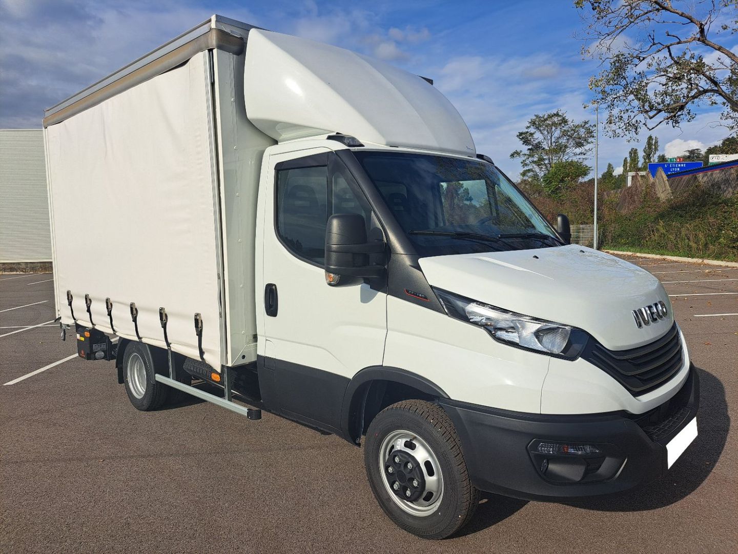 IVECO DAILY - 35C16 CAISSE FRIGO HAYON 67500E HT (2024)