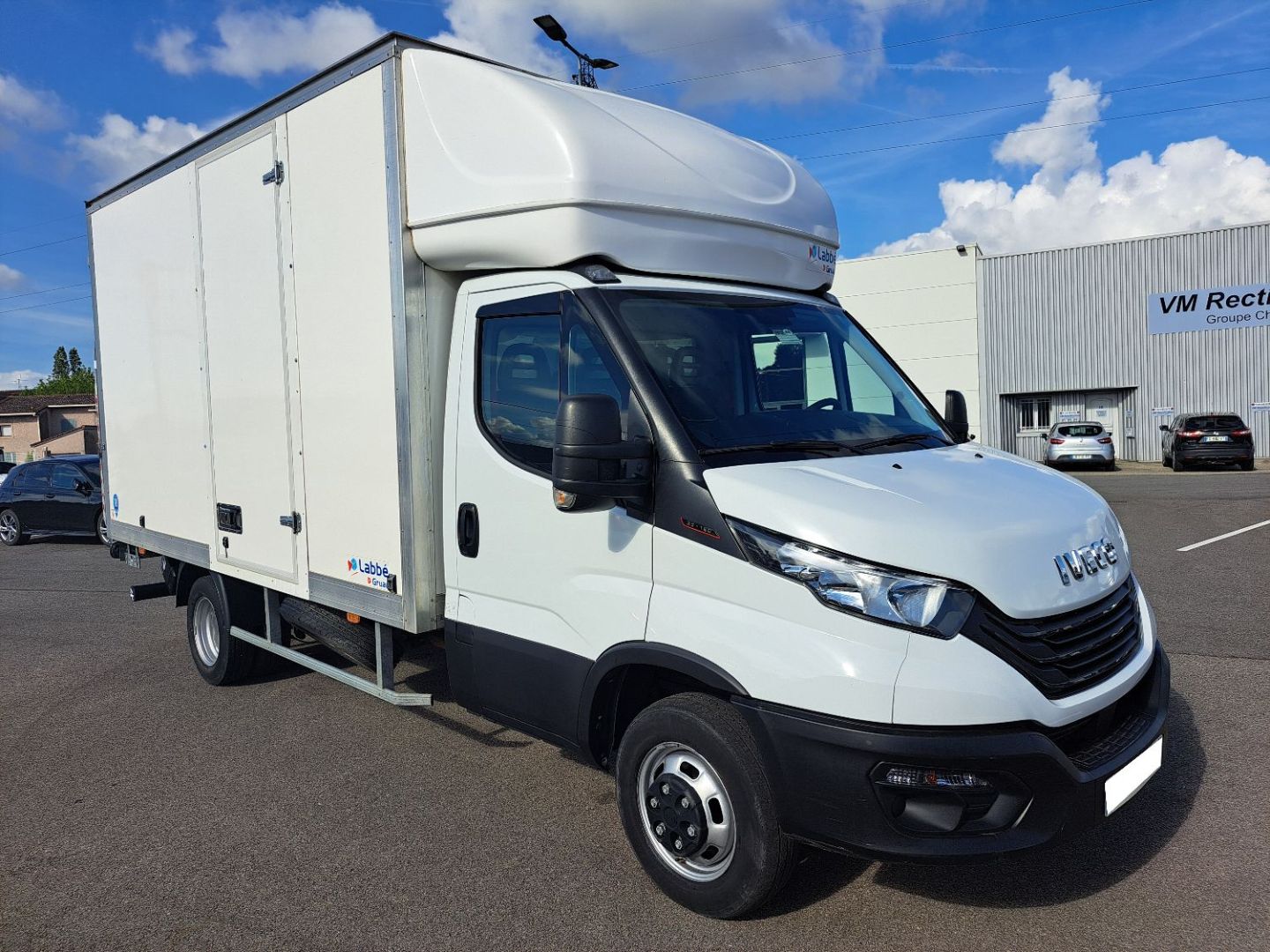 IVECO DAILY - 35C16 CAISSE HAYON 35000E HT (2022)