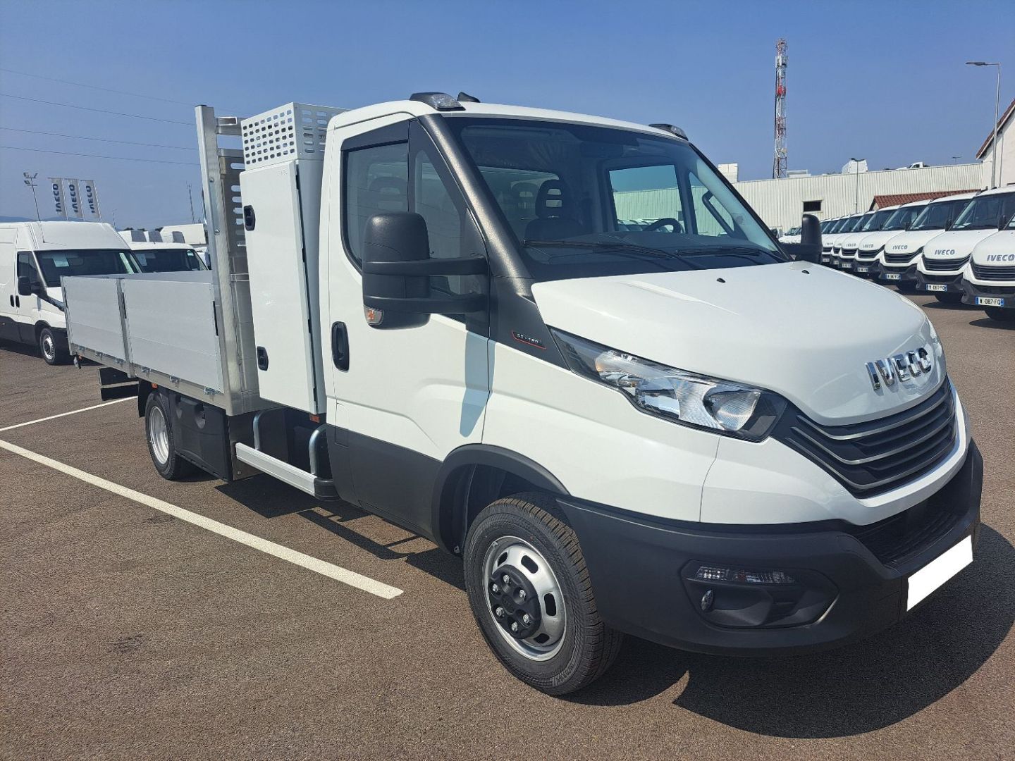 IVECO DAILY - 35C18 PLATEAU COFFRE FACADIER (2024)