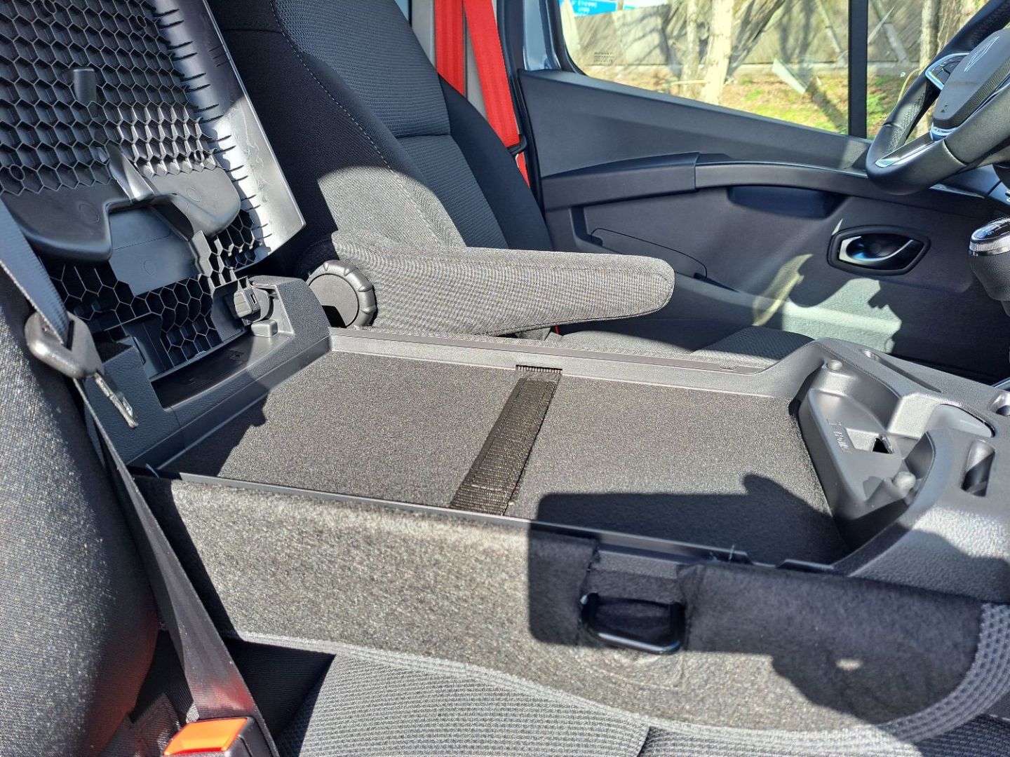 RENAULT TRAFIC FOURGON - L2H1 3T BLUE DCI 150 GSR2 RED EDITION PLUS