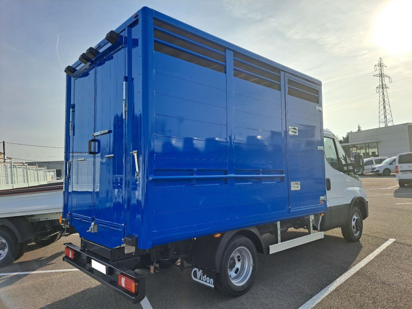 IVECO DAILY CAISSE - 35C18 180CV 3L BETAILLERE ALUMINIUM
