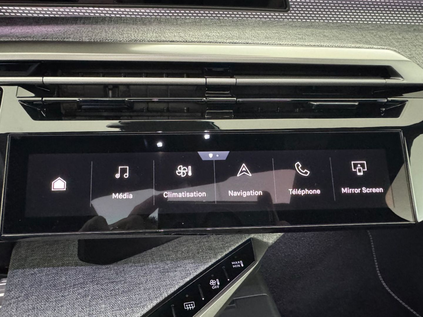 PEUGEOT 5008 - 1.2 Hybrid 145 GT e-DCS6 TOIT OUVRANT + 360°
