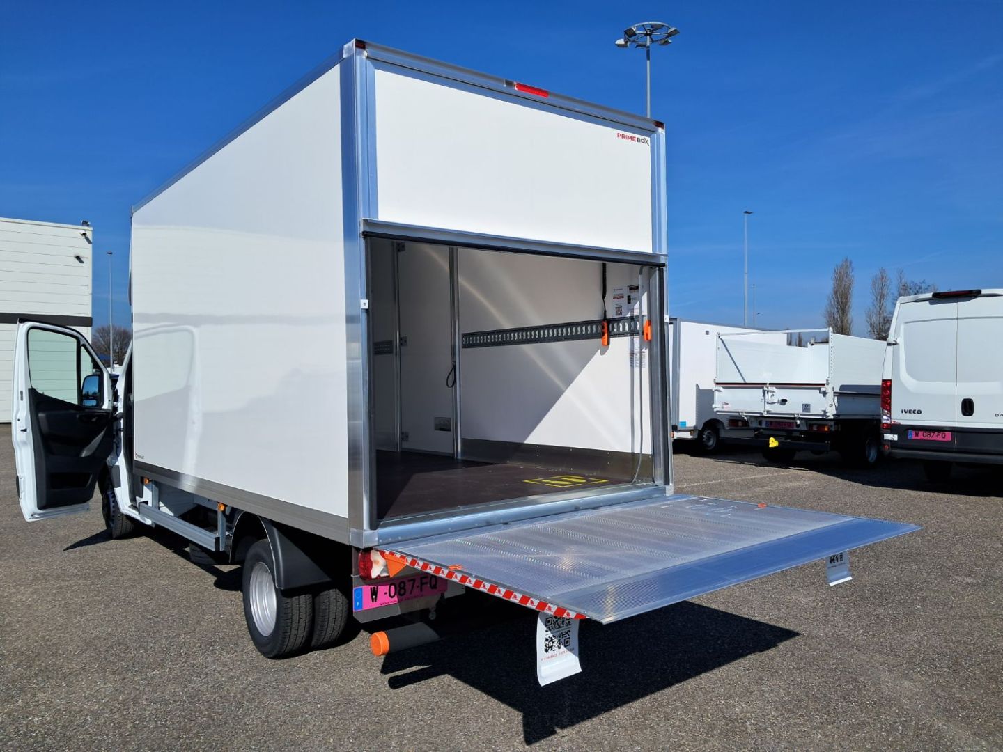 MERCEDES-BENZ SPRINTER CAISSE - 515 2L 150CV HAYON 20M3
