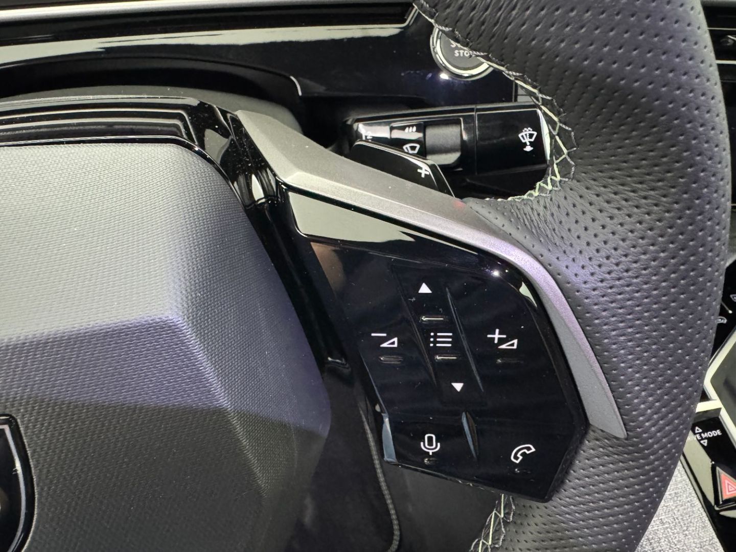 PEUGEOT 3008 - 1.2 Hybrid 145 GT e-DCS6+Pack 360°