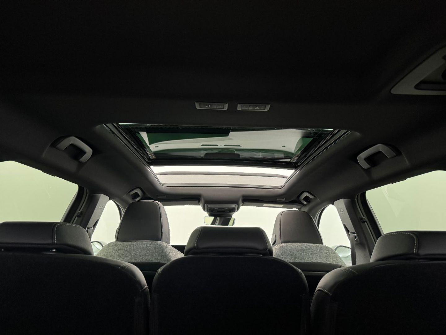 PEUGEOT 5008 - 1.2 Hybrid 145 GT e-DCS6 TOIT OUVRANT + 360°