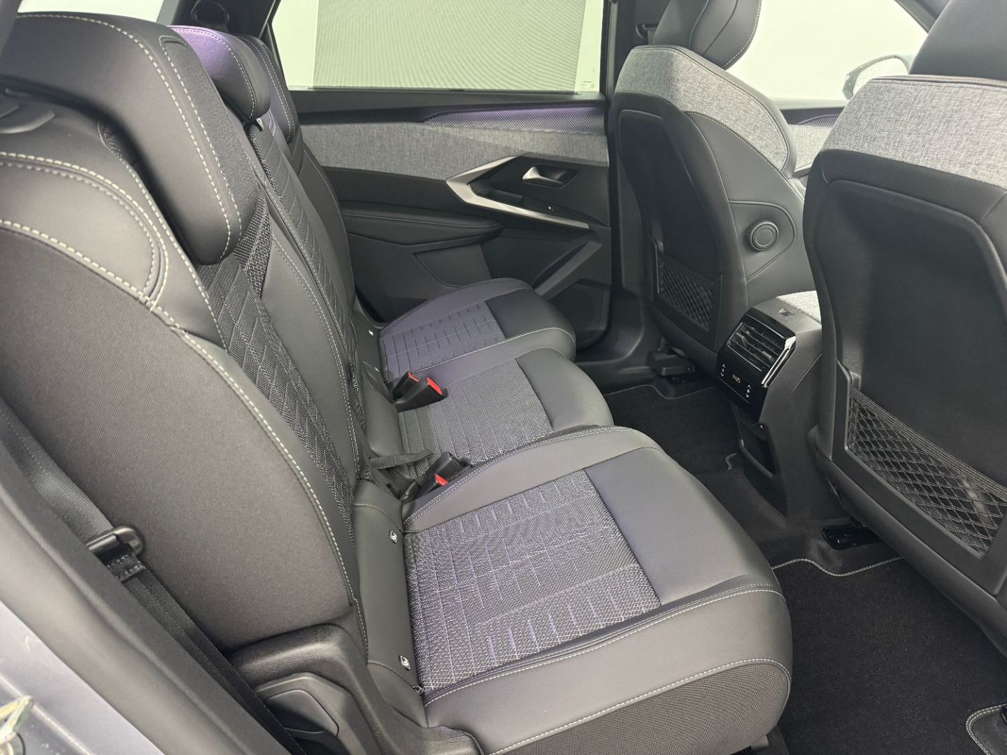 PEUGEOT 5008 - 1.2 Hybrid 145 GT e-DCS6 TOIT OUVRANT + 360°