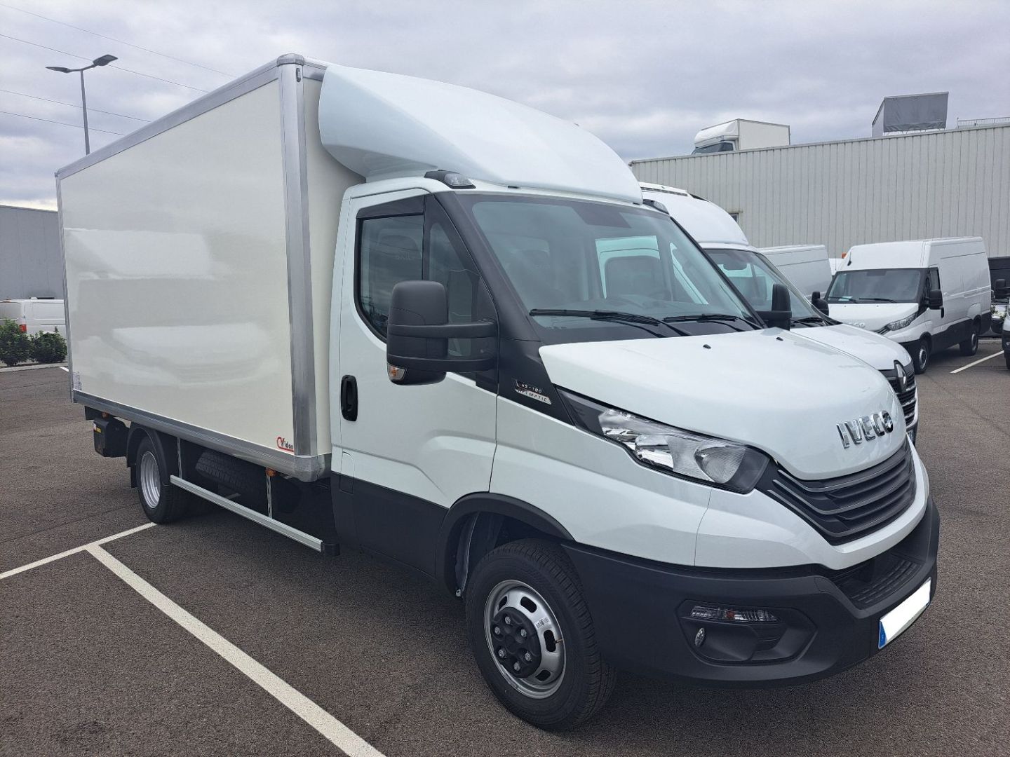 IVECO DAILY - 35C18 A8 CAISSE HAYON MOINS DE 3M 58700E HT