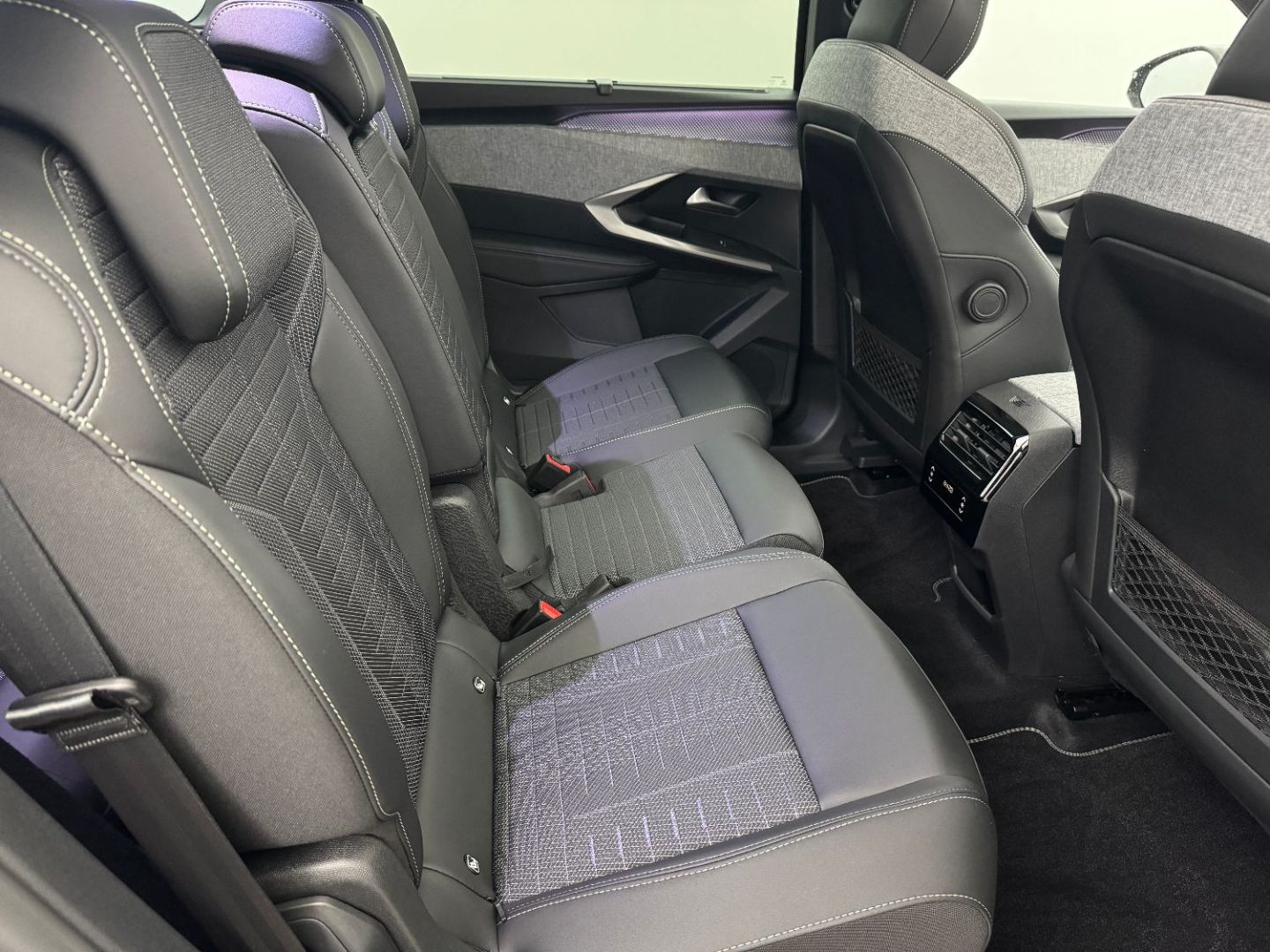 PEUGEOT 5008 - 1.2 Hybrid 145 GT e-DCS6 TOIT OUVRANT + 360°