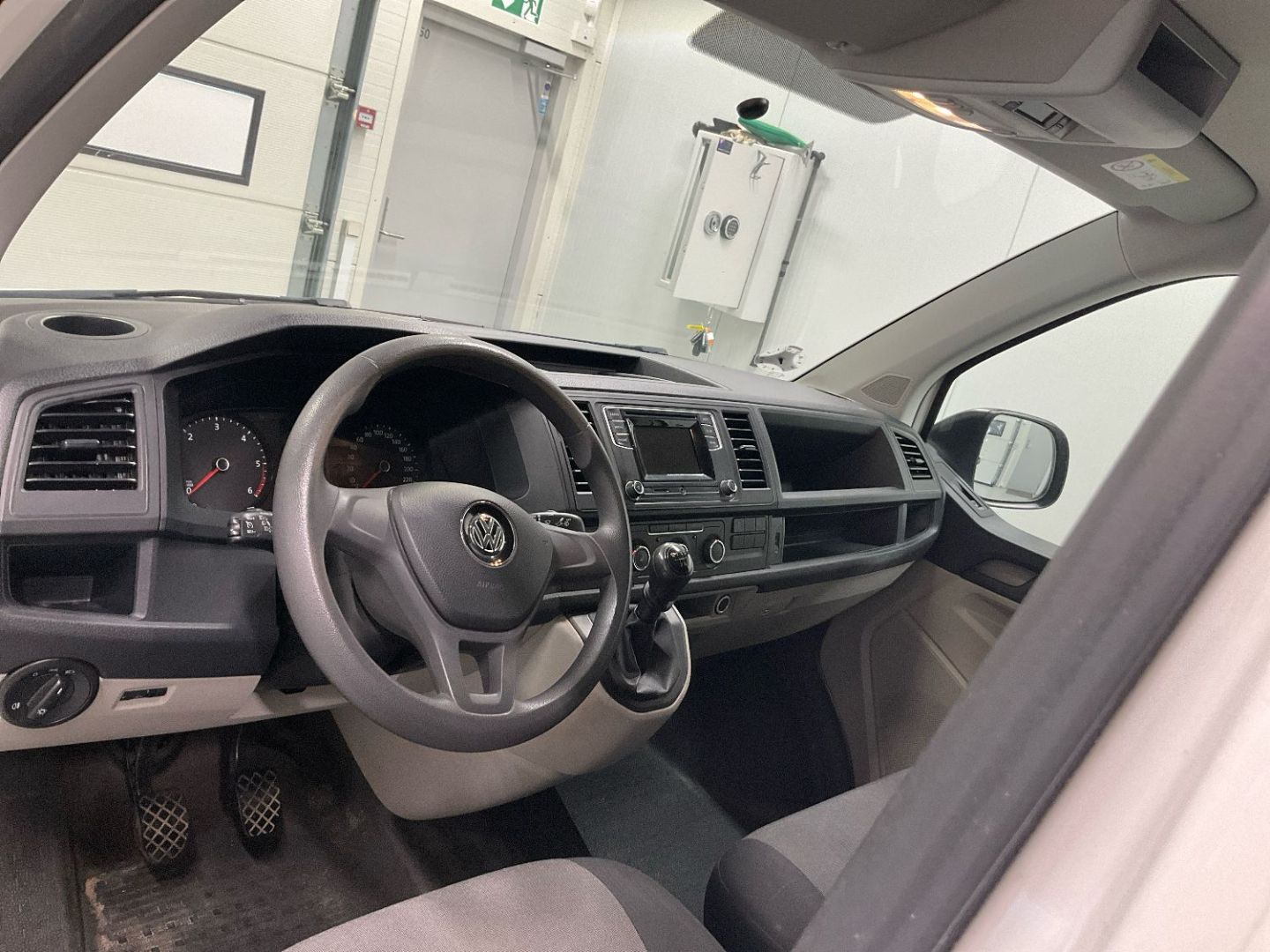 VOLKSWAGEN TRANSPORTER FOURGON - TOLE L1H1 2.0 TDI 114